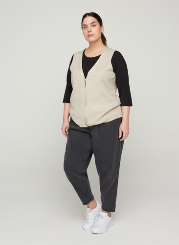 Knitted vest with a V-neck and buttons, Pumice Stone Mel., Model image number 2