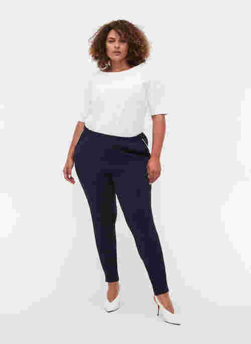 Pants with pockets and piping