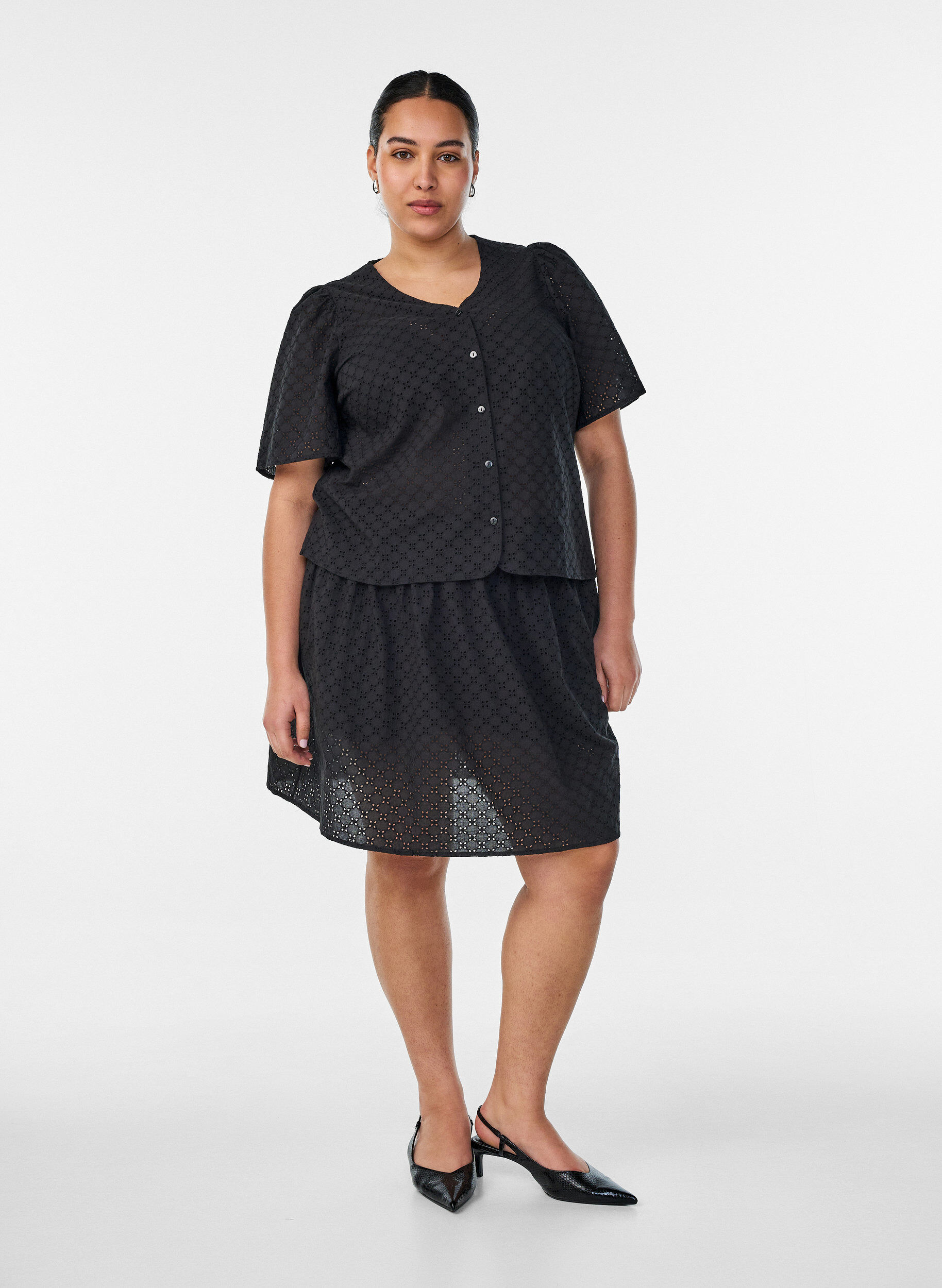 ZizzifashionBlouse in broderie anglaise with button fastening, Black, Model image number 1