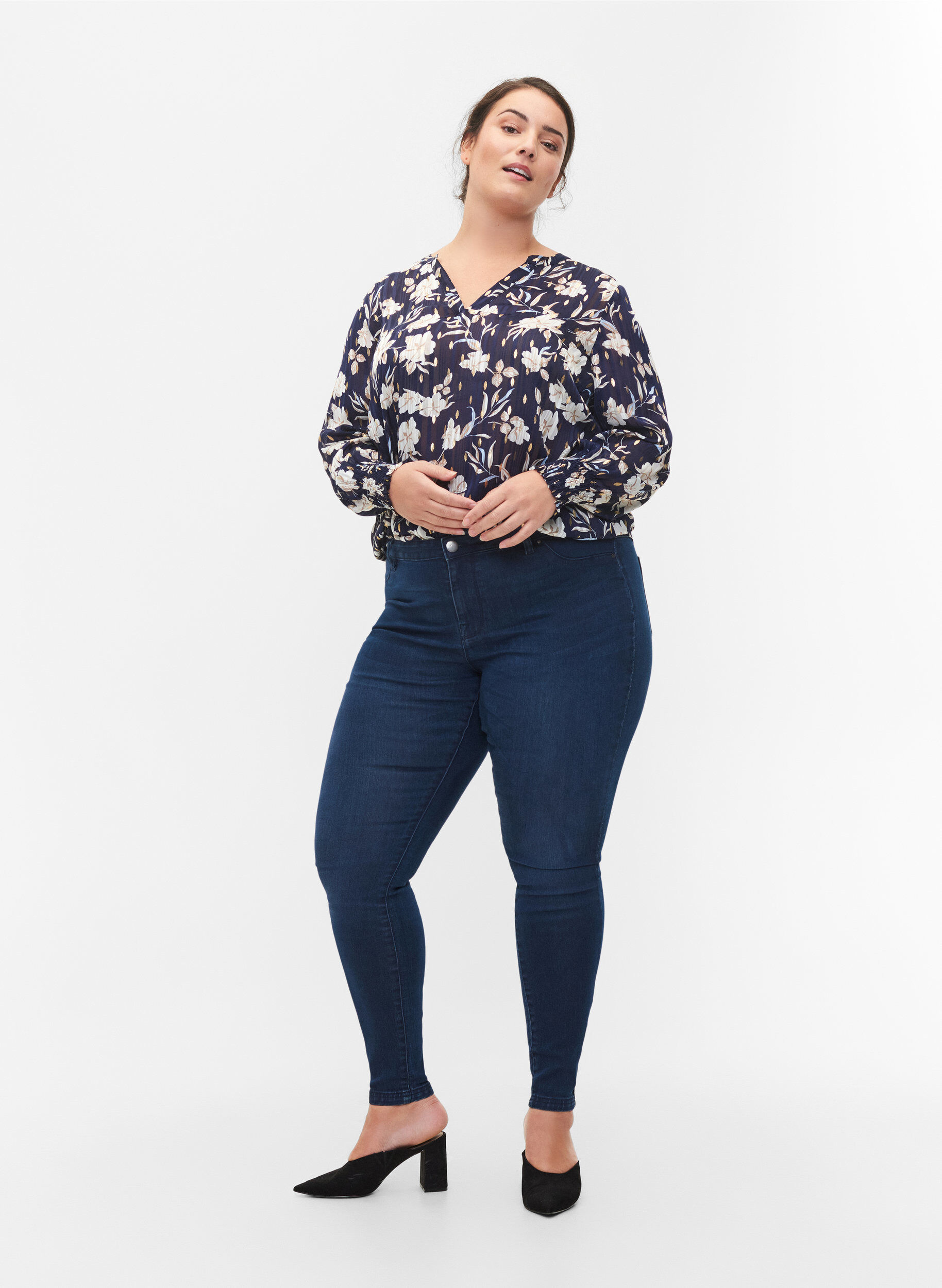 Jeggings in cotton blend, Dark blue denim, Model