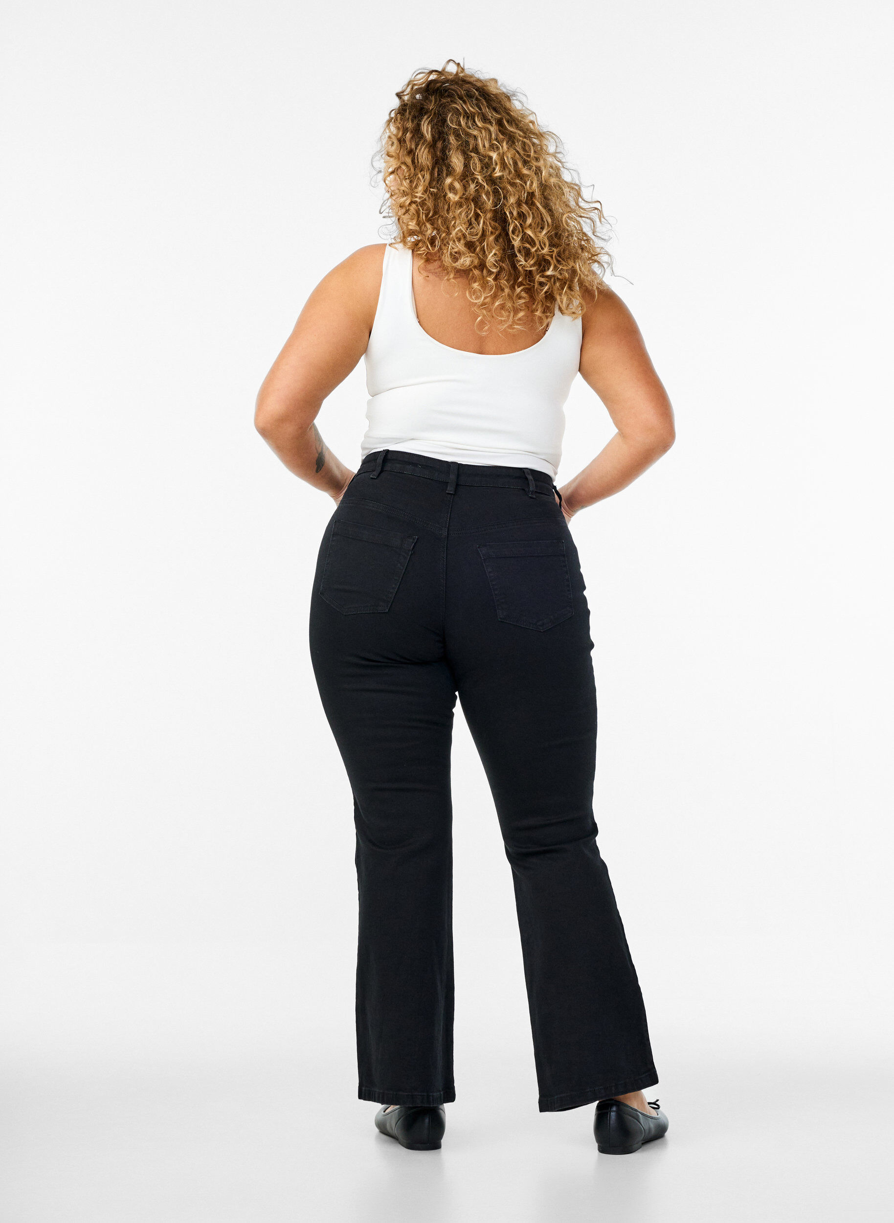 Zizzifashion Ellen bootcut jeans with high waist, Black, Model image number 1