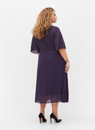 Short-sleeved pleated dress, Purple Velvet, Model image number 1