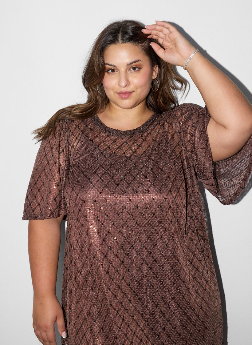 Short sequin dress with a diamond pattern, Brown, Model image number 3