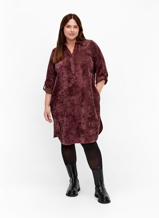 Velvet dress with 3/4-length sleeves and buttons, Fudge, Model image number 2