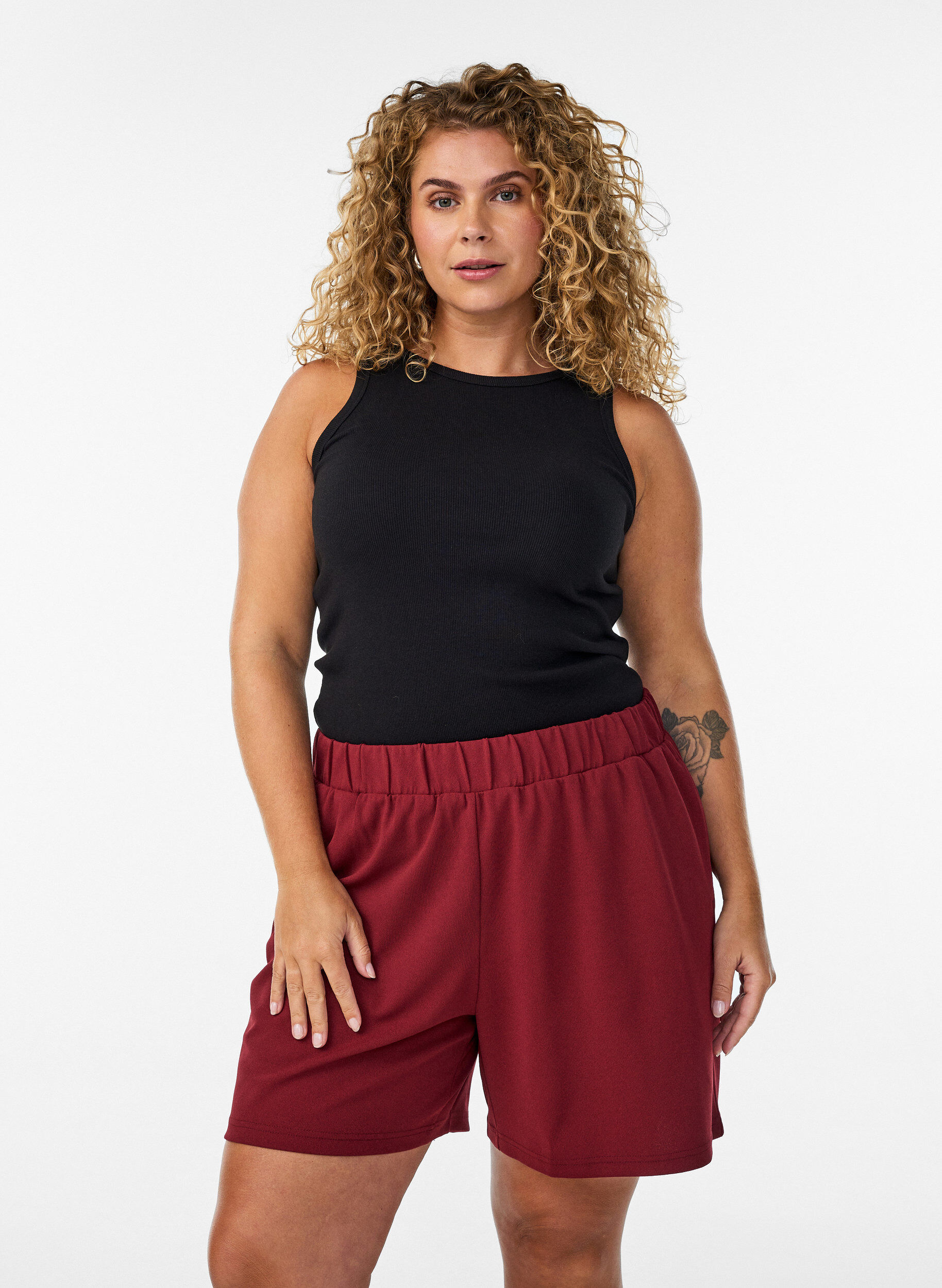 Loose shorts with pockets, Dark Bordeaux, Model