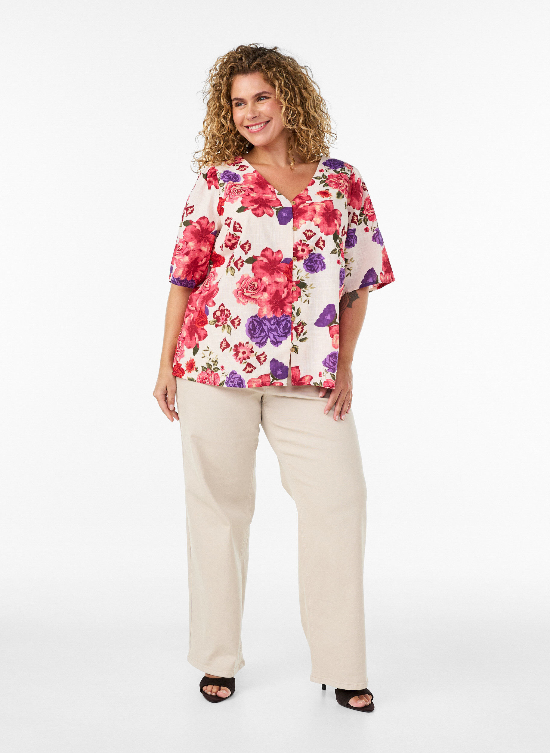 ZizzifashionShort-sleeved cotton shirt with a V-neck, Red, Model image number 1