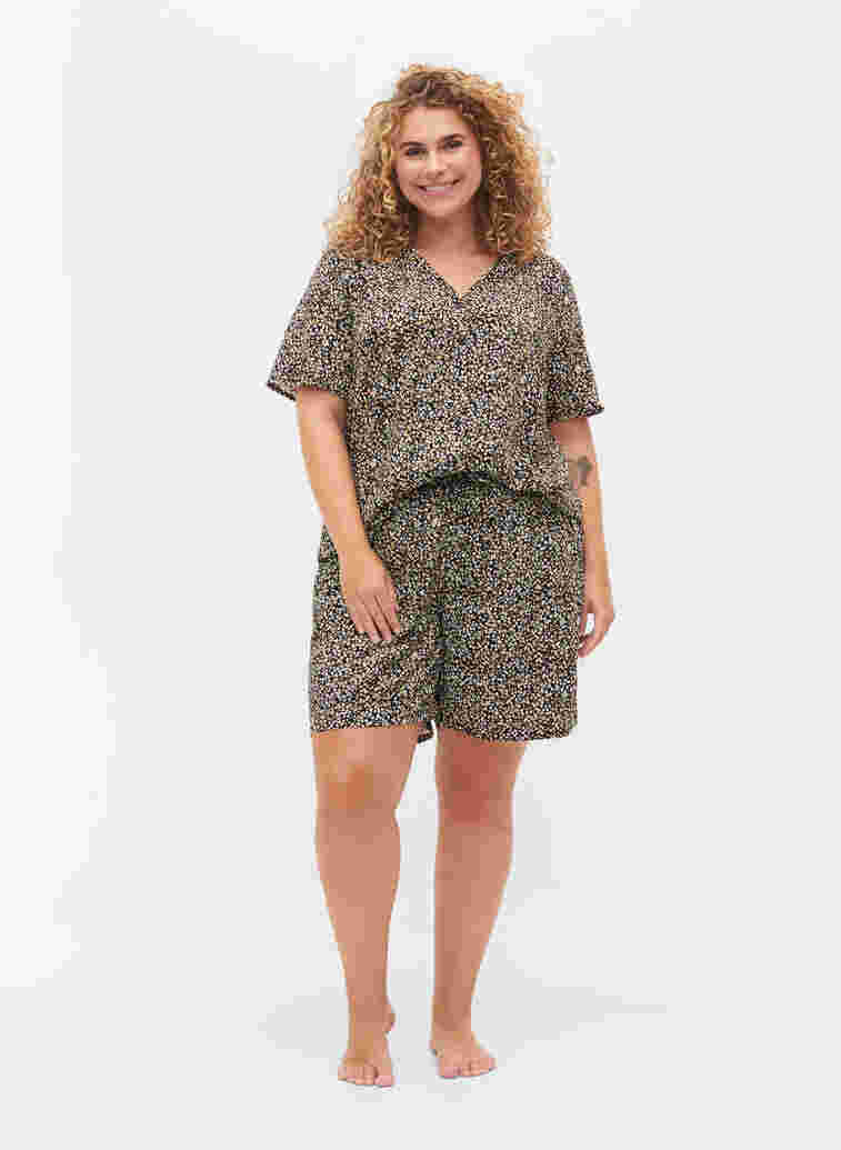 Printed pyjama top in viscose, Black Flower AOP, Model image number 1