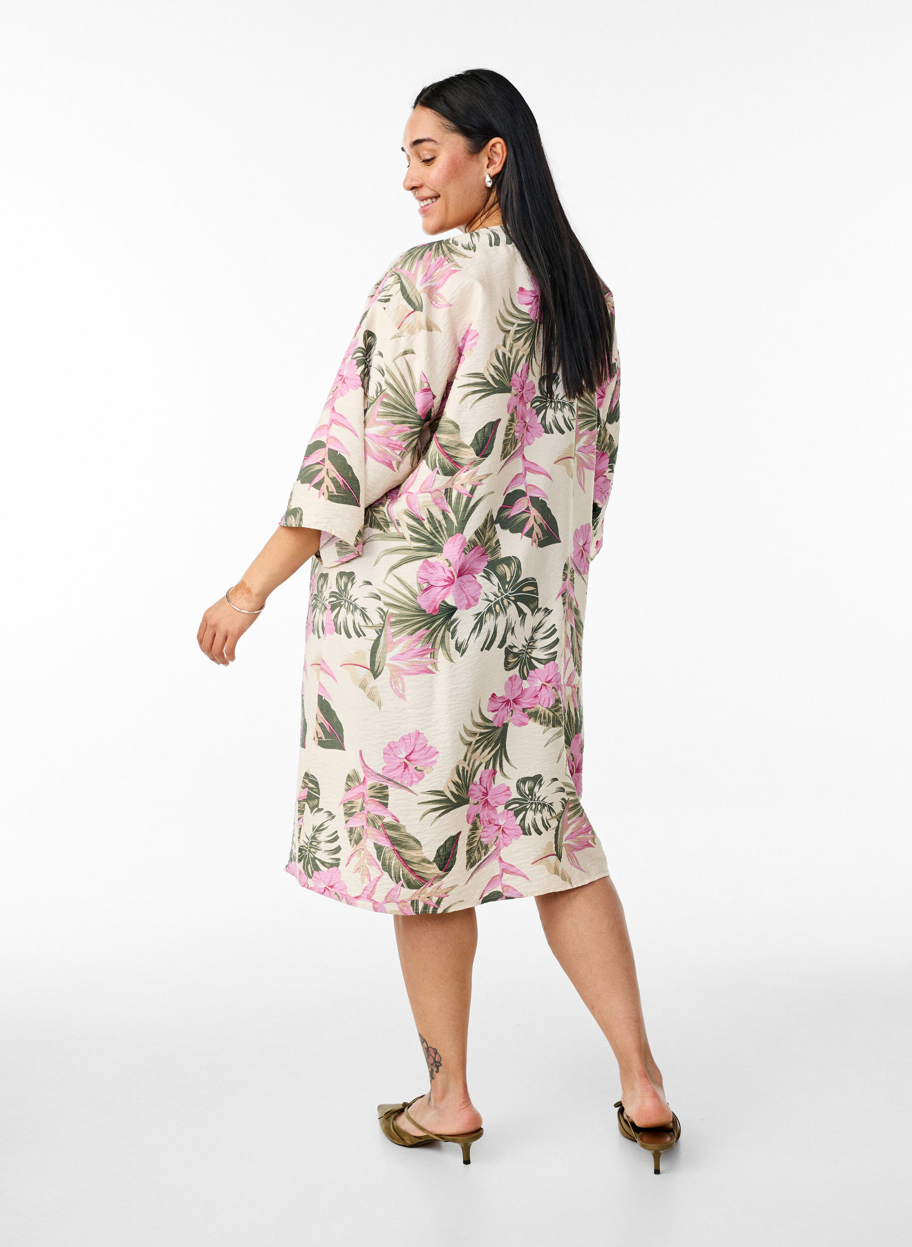 Zizzifashion Viscose kimono with 3/4 sleeves, Vanilla, Model image number 2