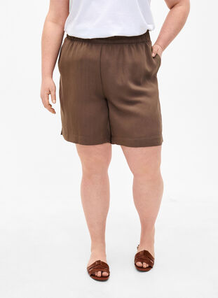 Loose viscose shorts, Chocolate Chip, Model image number 2