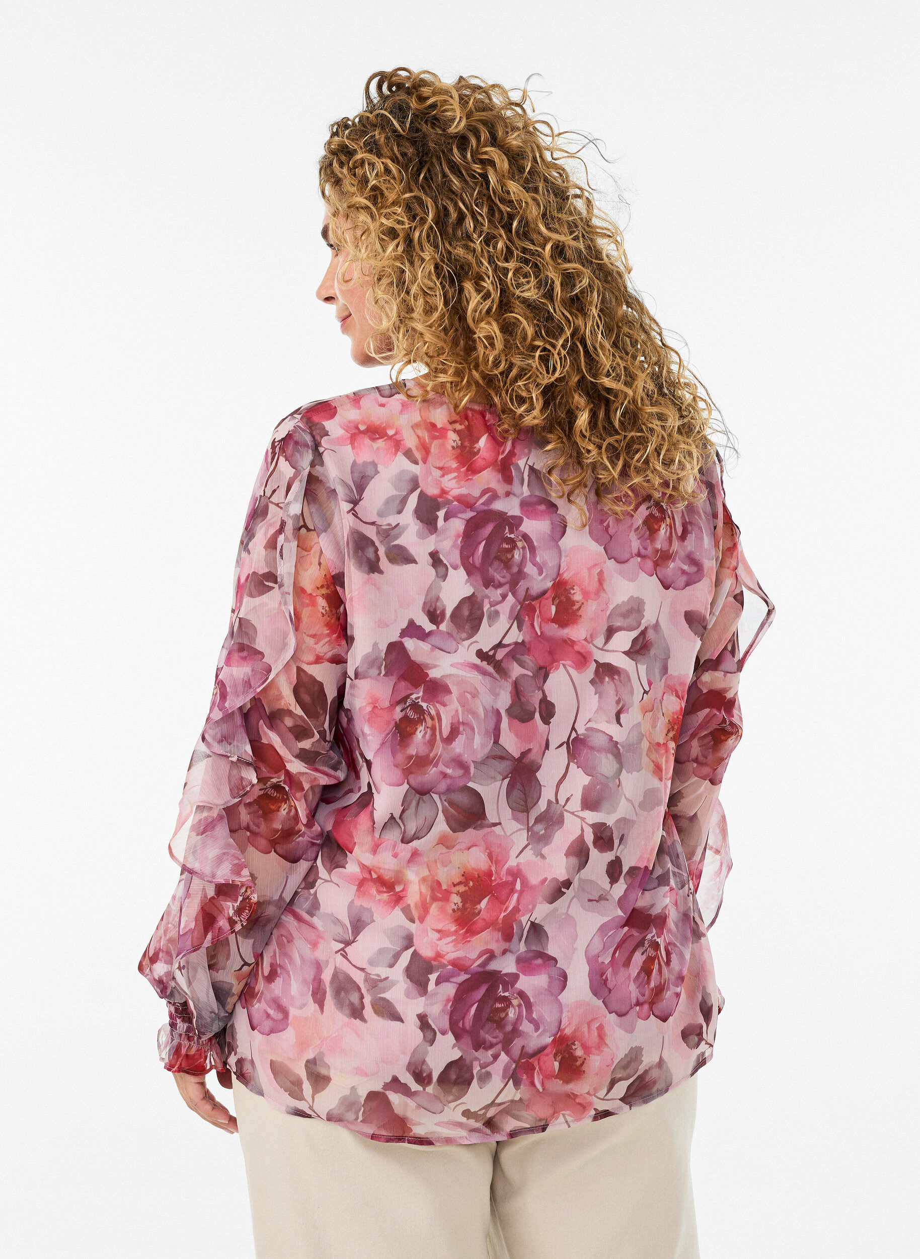 ZizzifashionFloral blouse with a V-neck and ruffle sleeves, Rose, Model image number 2