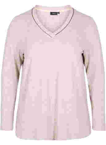 Top with v-neck and long sleeves