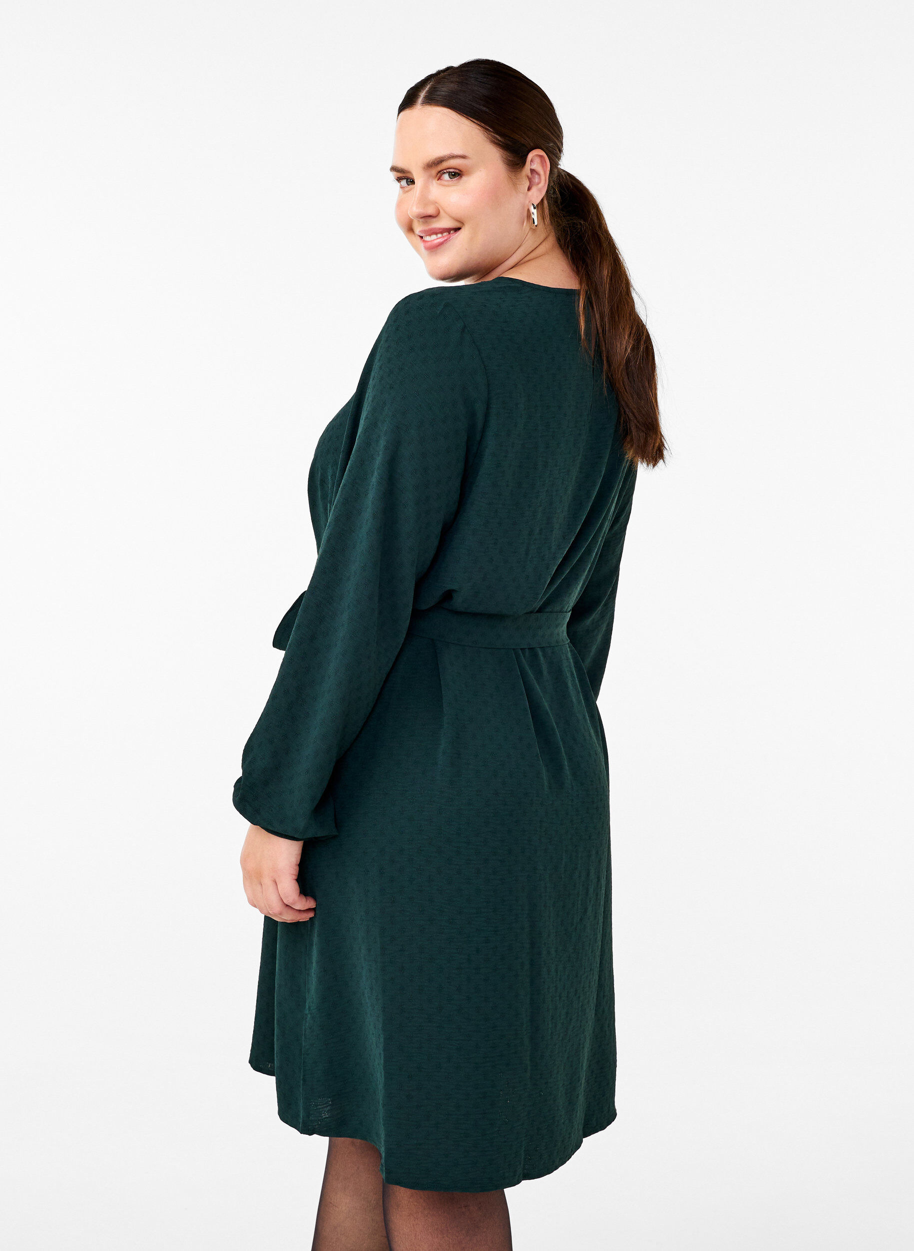 Zizzifashion Short textured dress with a tie belt, Scarab, Model image number 1