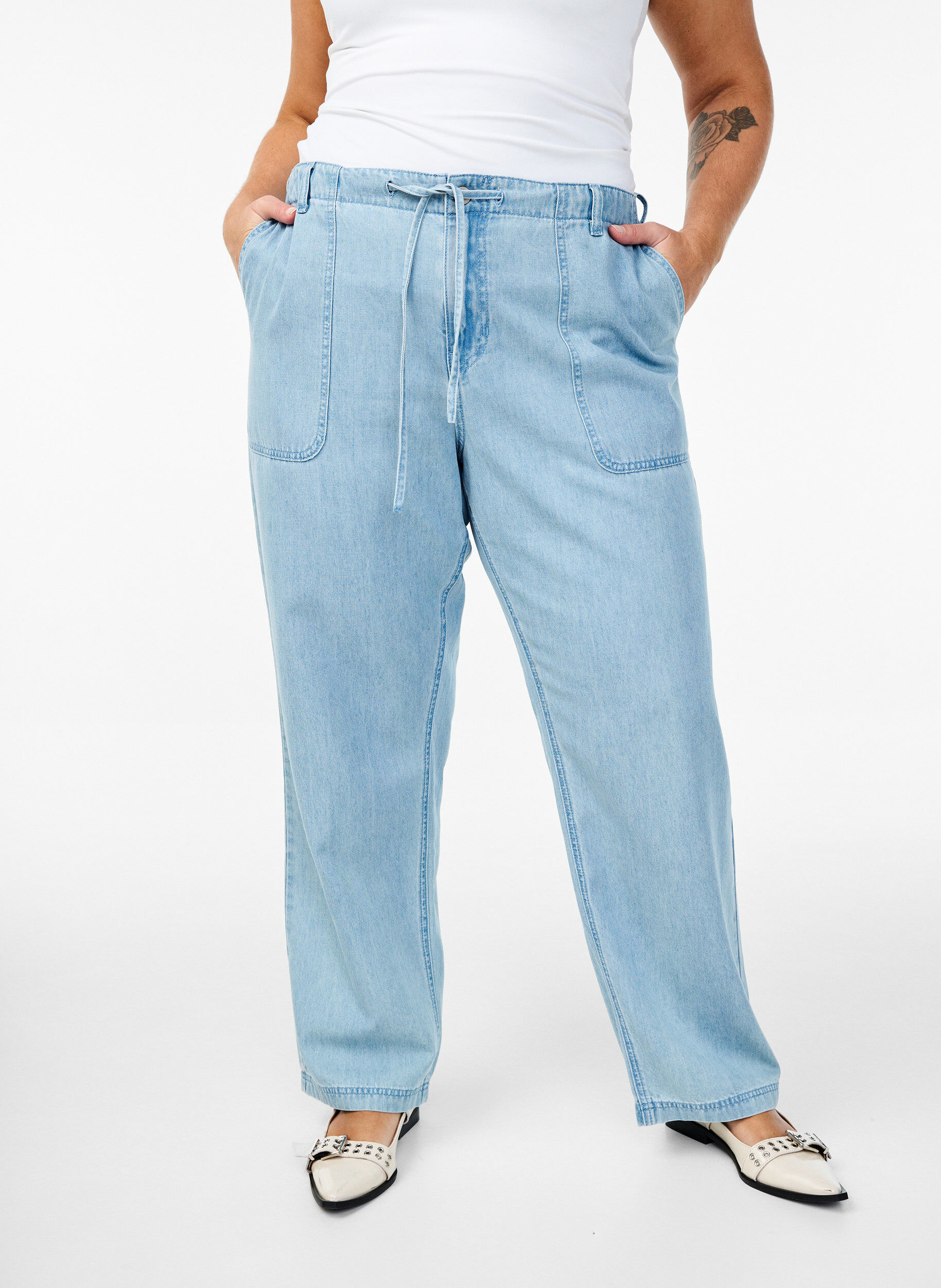 Zizzifashion High-waisted jeans with tie belt, Light Blue, Model image number 2
