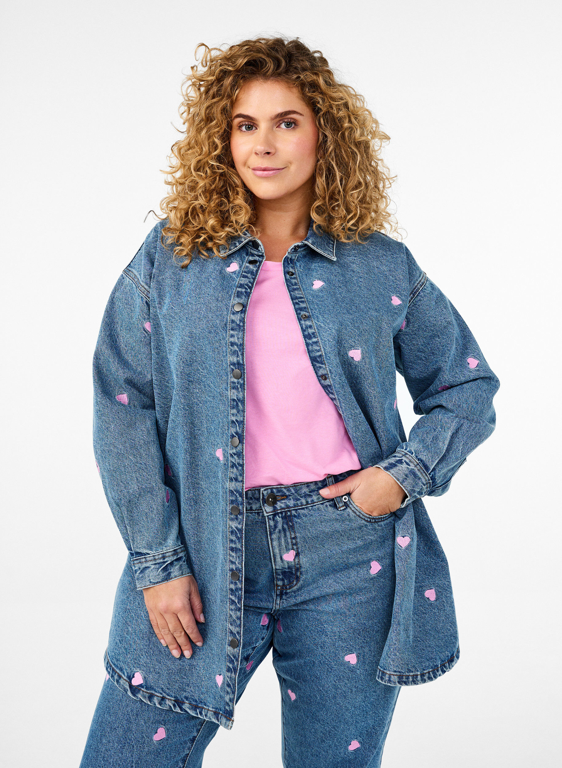 Zizzifashion Loose denim shirt with embroidered hearts, Light Blue Heart, Model image number 0