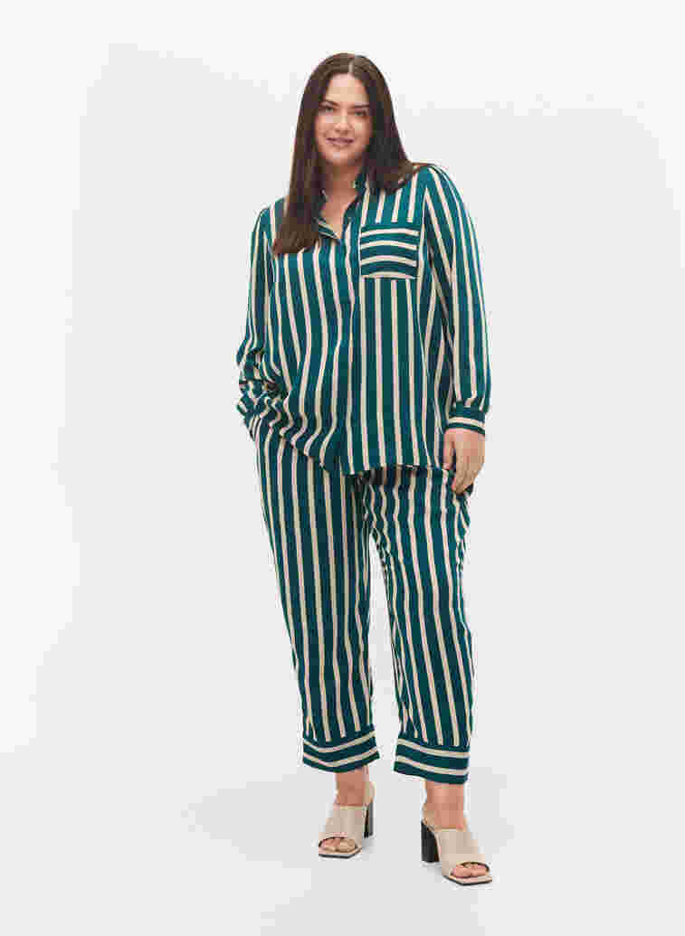 Loose-fitting striped trousers, Green Stripe, Model