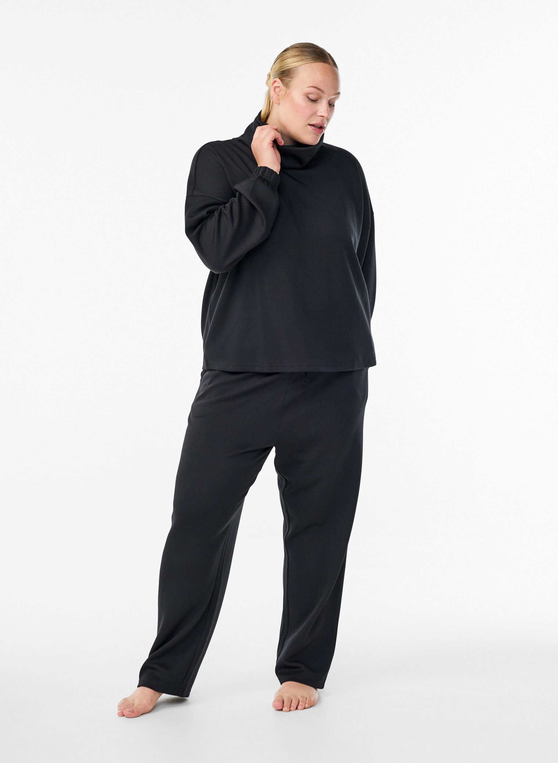 Loose trousers in modal mix, Black, Model