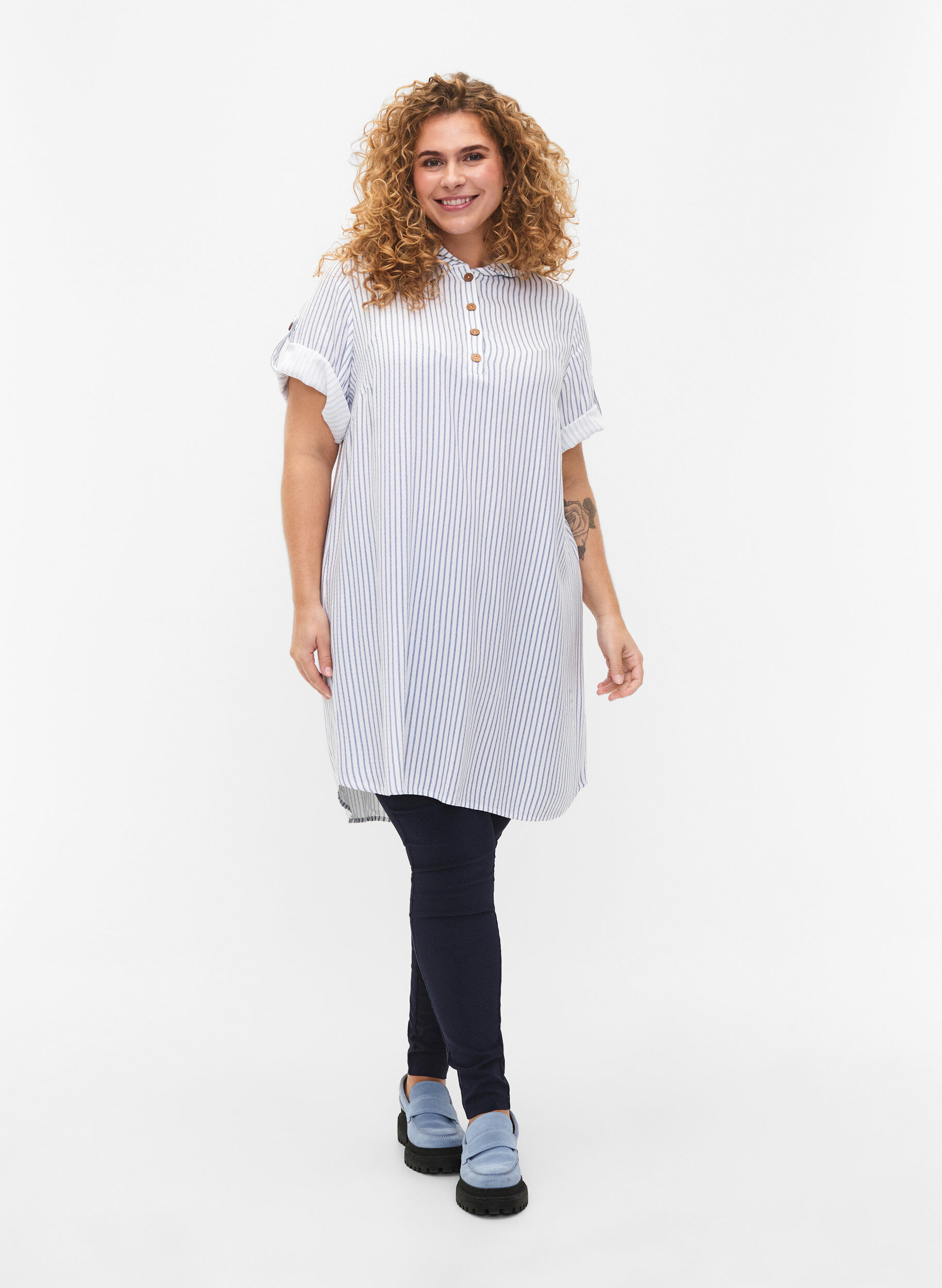 Zizzifashion Short-sleeved viscose tunic with hood, Blue White Stripe, Model image number 2