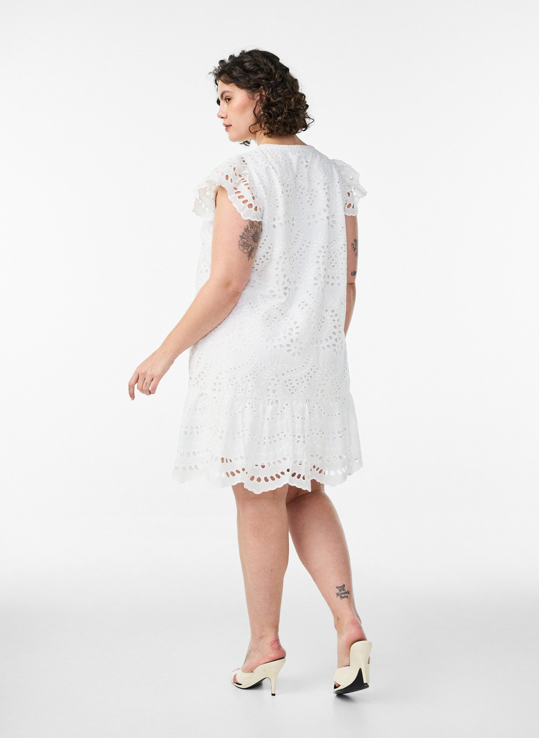 Zizzifashion Broderie anglaise dress with ruffle sleeves, White, Model image number 2
