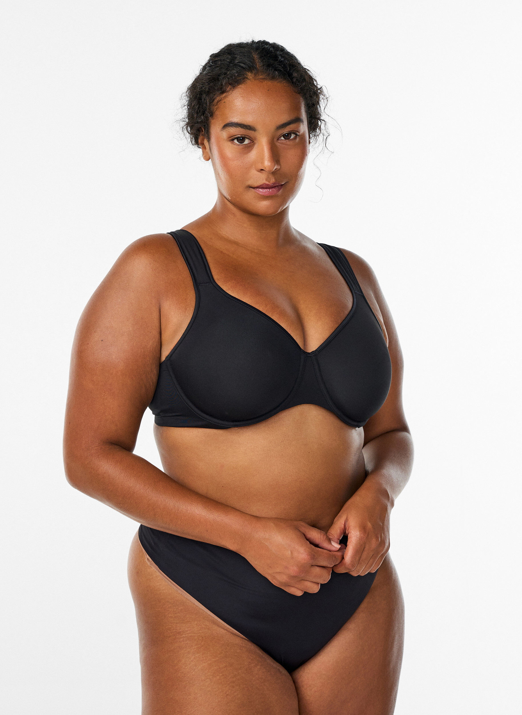 ZizzifashionMinimizer bra with padded straps, Black, Model image number 1