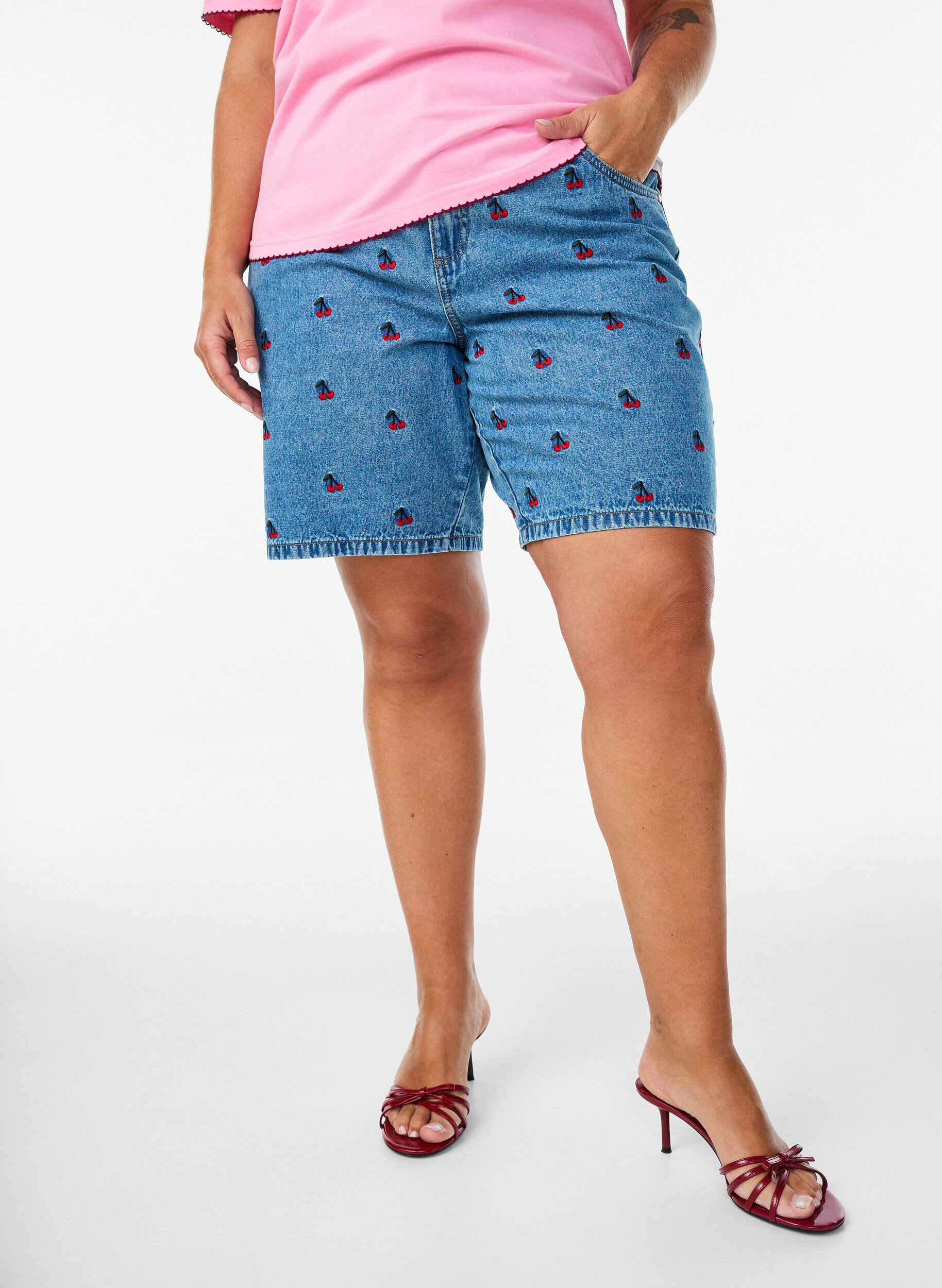 ZizzifashionEmbroidered denim shorts, Light Blue, Model image number 3