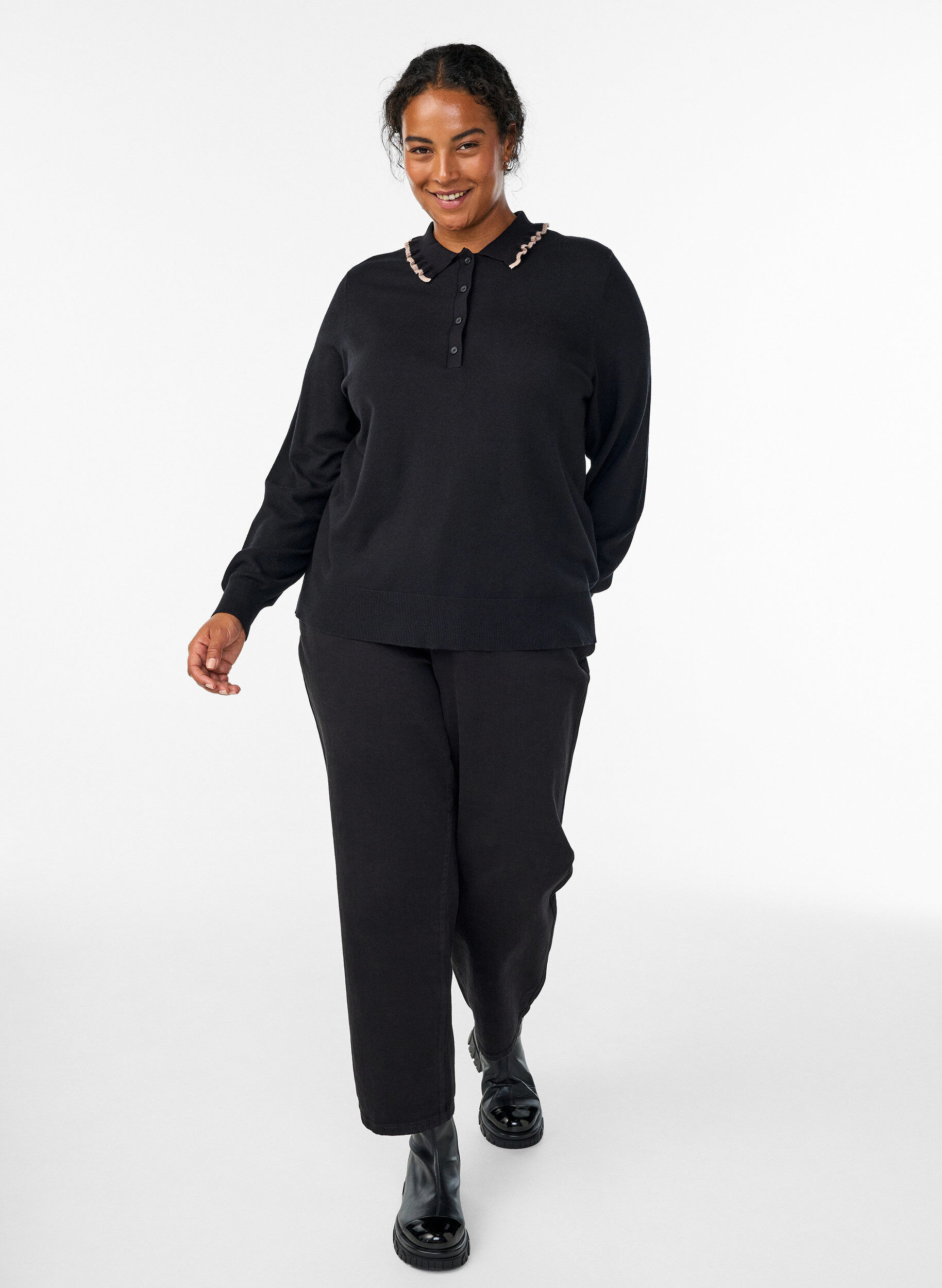 Zizzifashion Knitted blouse with a ruffled polo collar, Black, Model image number 1