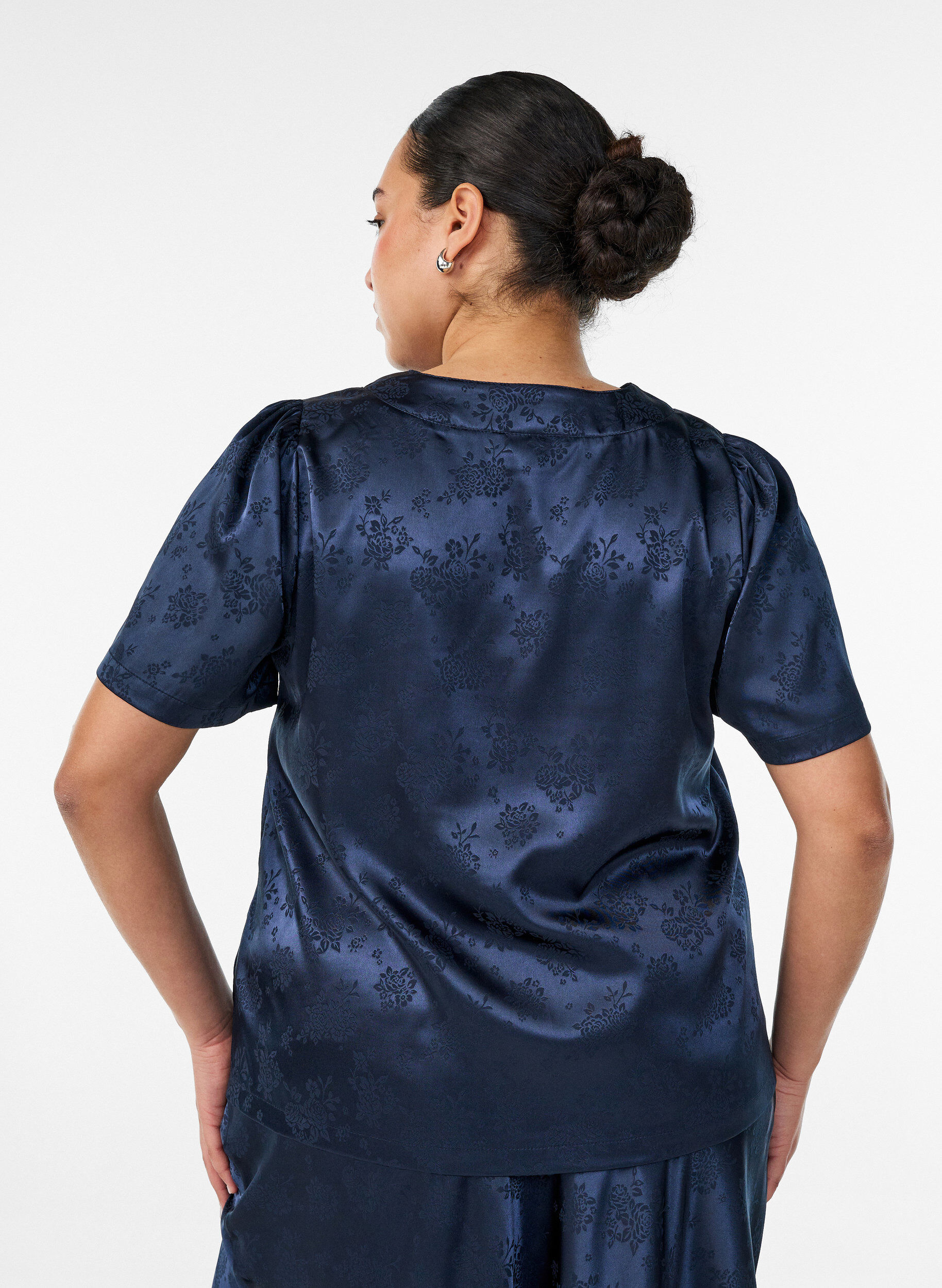 ZizzifashionSatin blouse with floral print and V-neck, Blue, Model image number 1