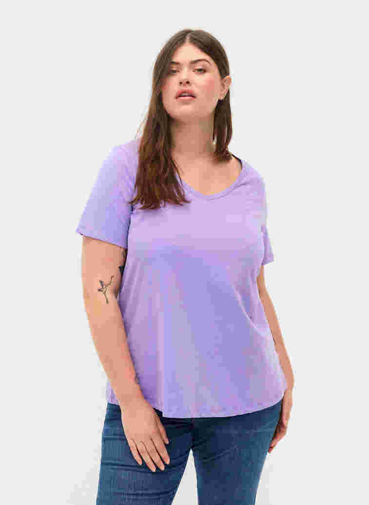 Basic plain cotton t-shirt, Paisley Purple, Model