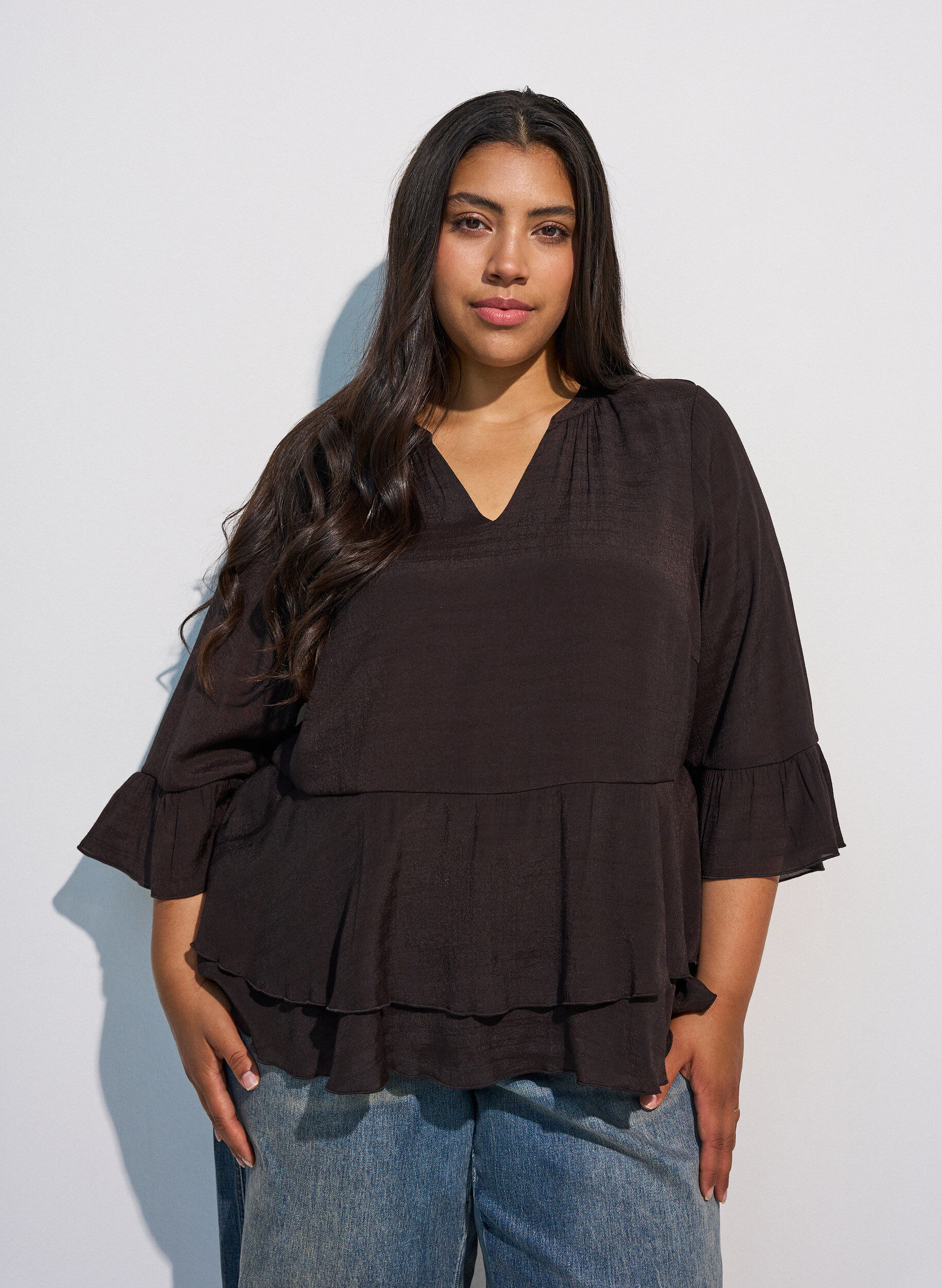 Blouse with 3/4-sleeves and ruffle details, Brown, Model
