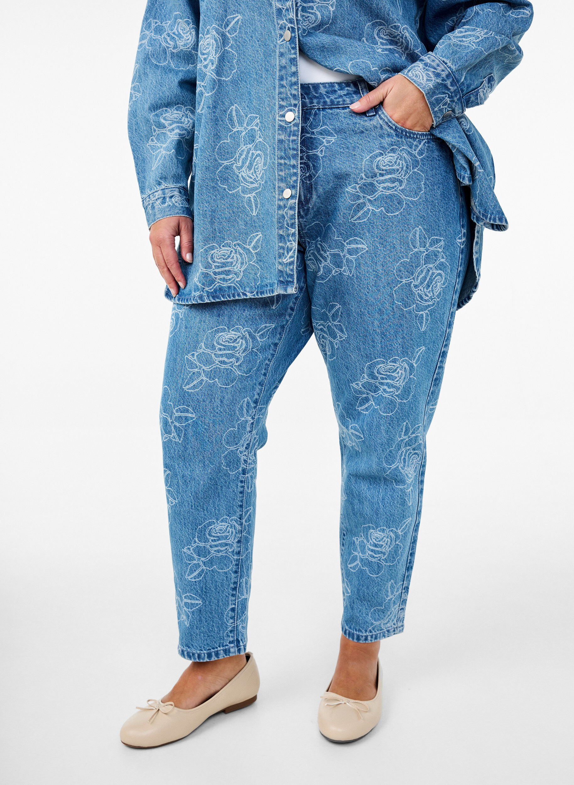 Zizzifashion Mille jeans with a floral pattern, Light Blue, Model image number 2