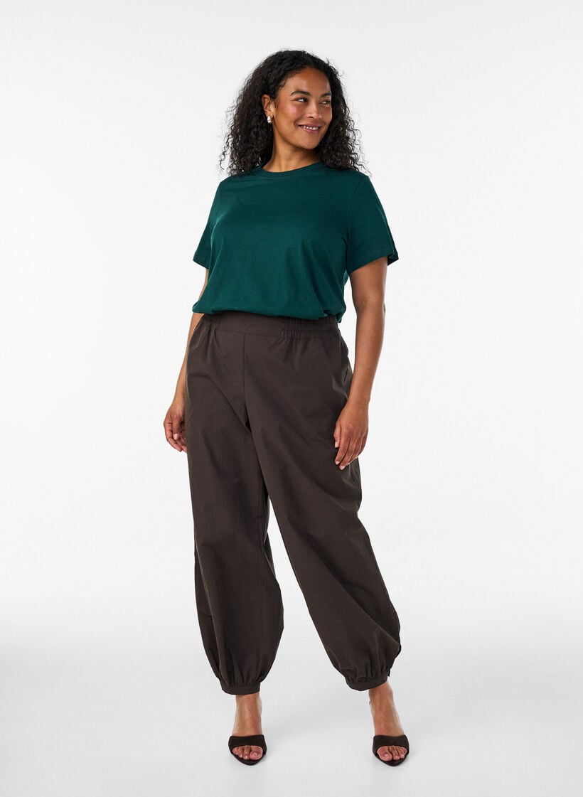 Basic cotton T-shirt with round neck, Green, Model image number 1