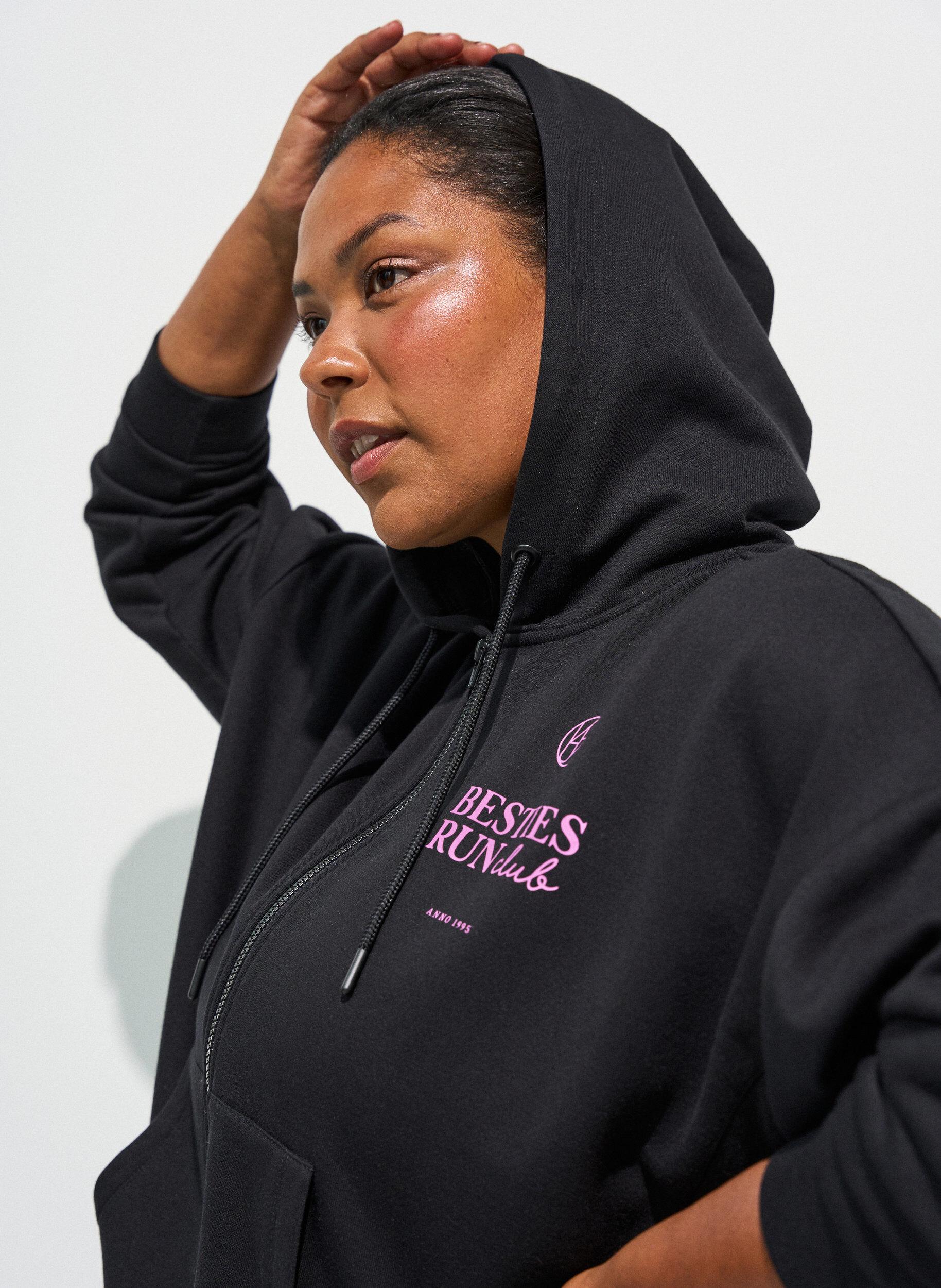 ZizzifashionHoodie with zipper and chest print, Black, Model image number 3