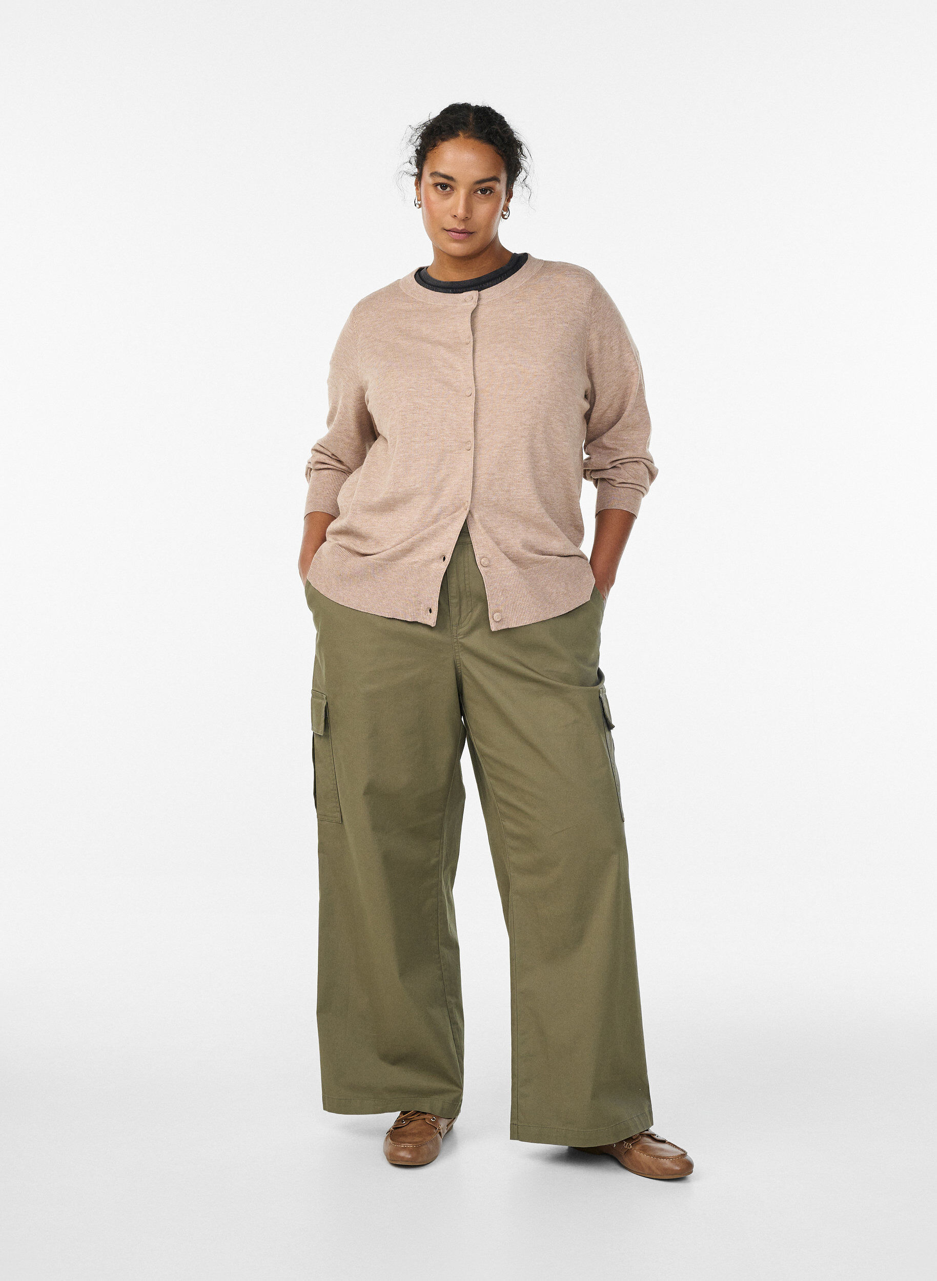 Zizzifashion Cardigan with round neck and fabric-covered buttons, Beige, Model image number 1