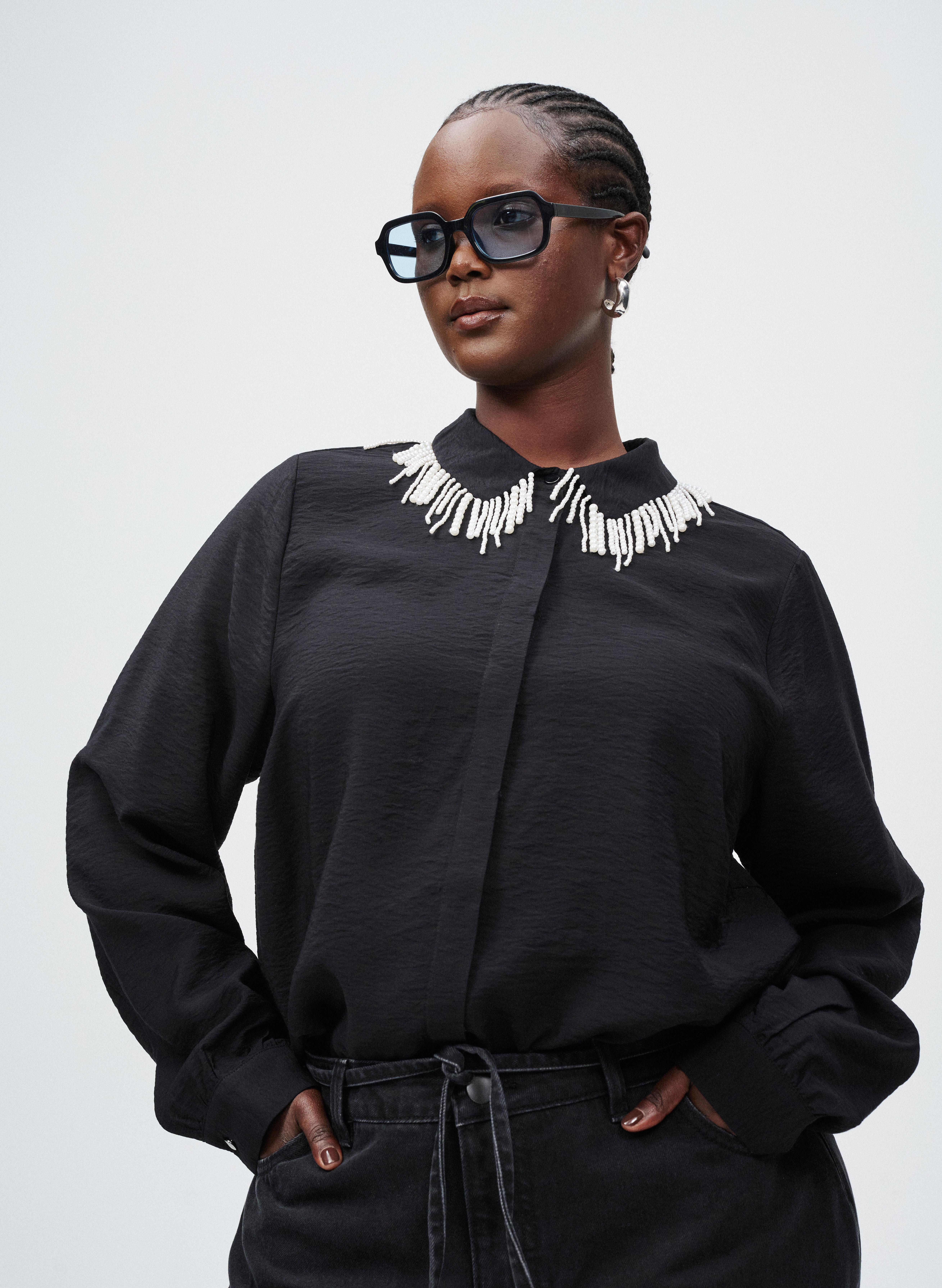 Zizzifashion Shirt with pearl embroidered collar, , Model