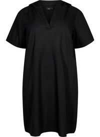 Short-sleeved dress with hood