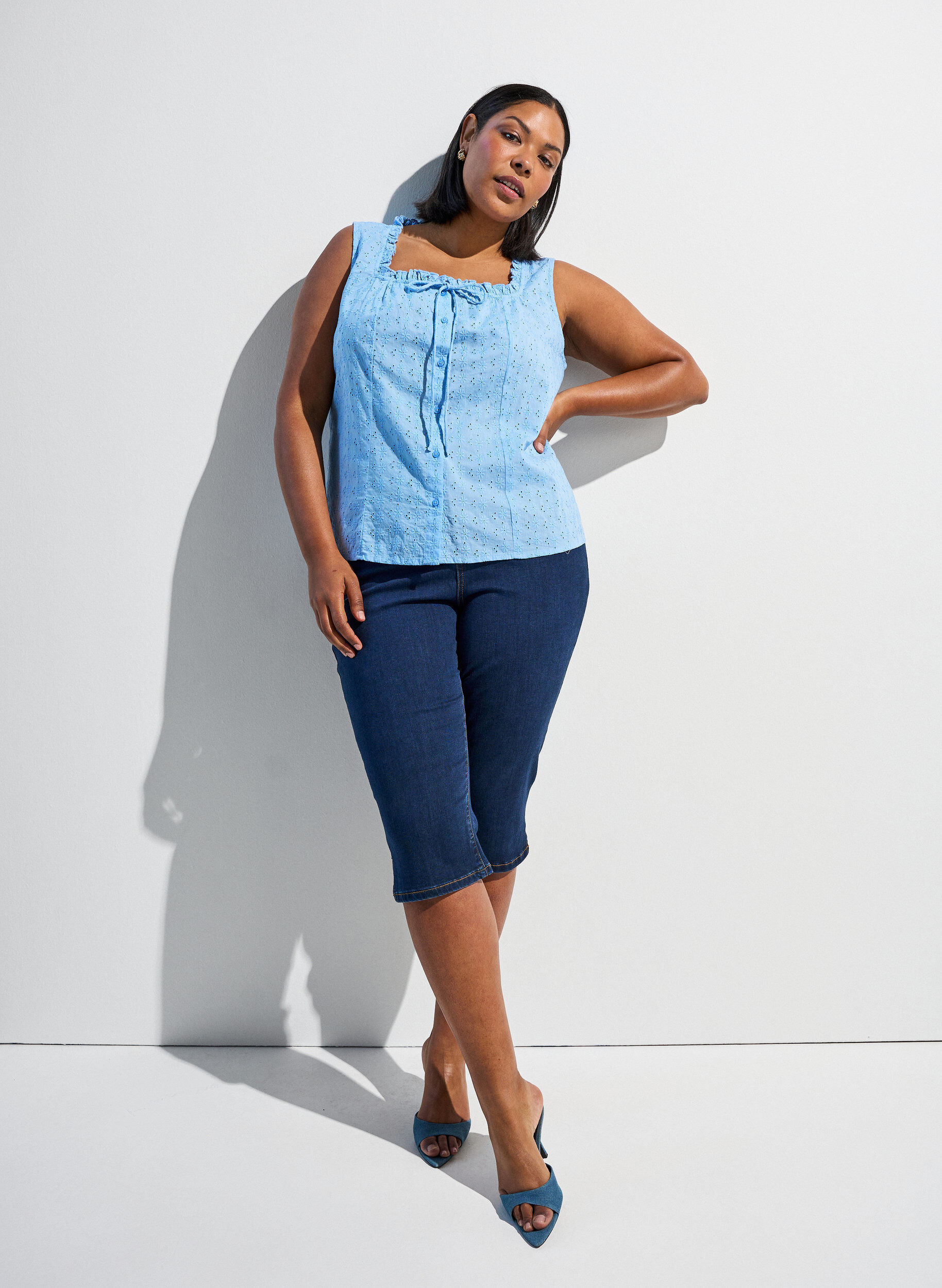 ZizzifashionSleeveless blouse with broderie anglaise and ruffles, Light Blue, Image image number 0