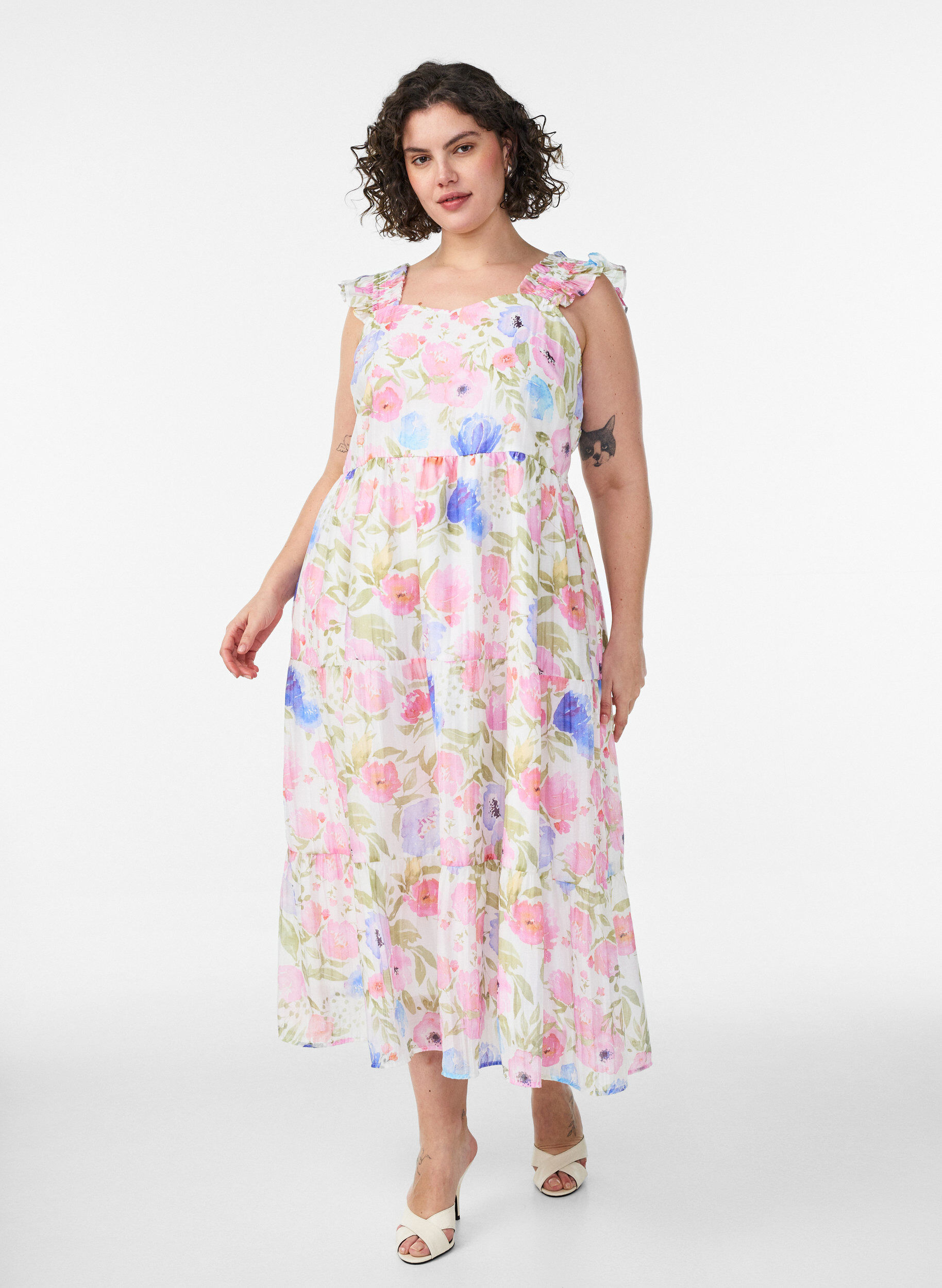 Long floral dress in lyocell with ruffles, White, Model
