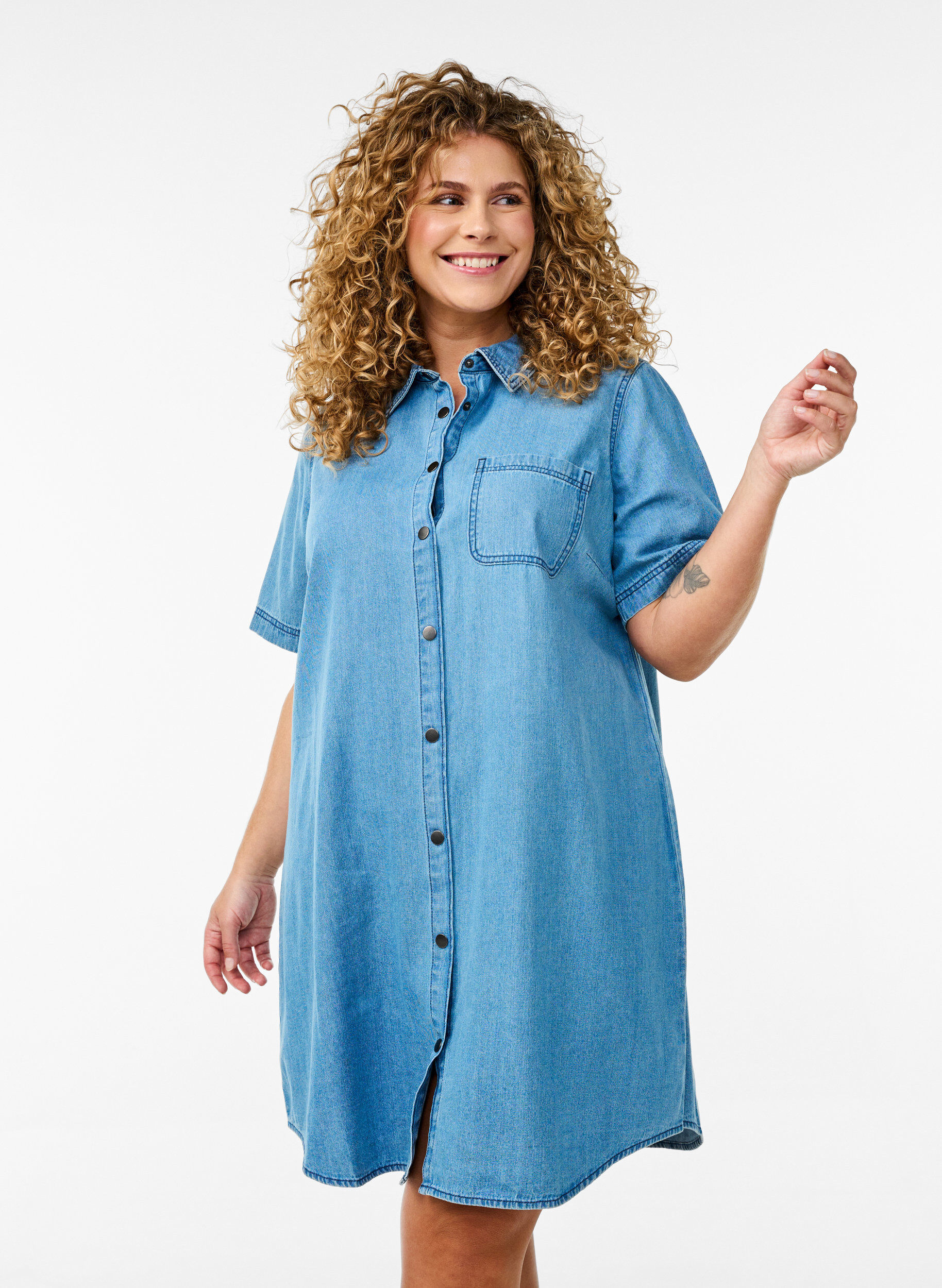 Denim shirt dress with short sleeves, Light Blue, Model