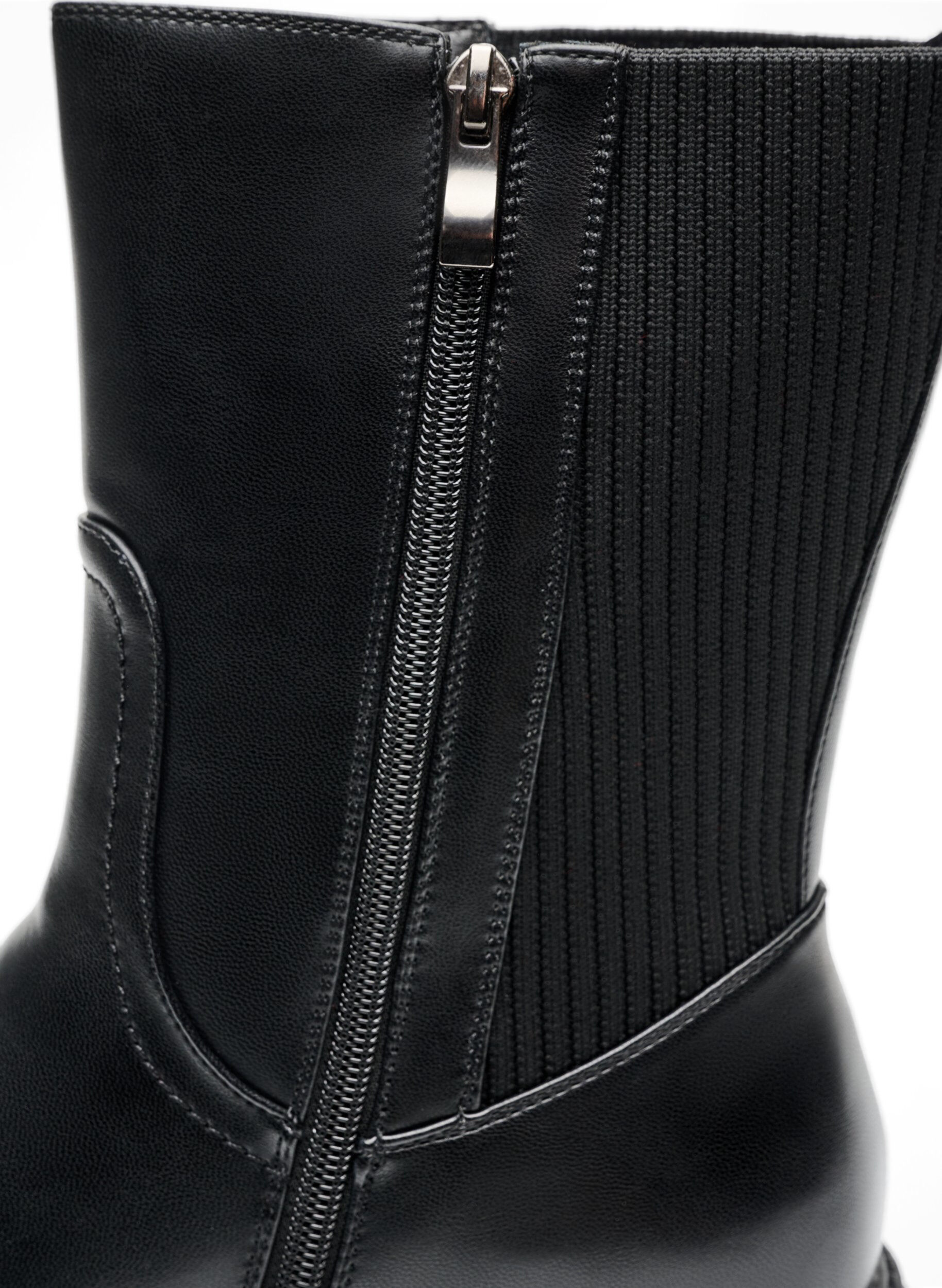 ZizzifashionChelsea boot with a chunky sole and ribbed panels, Black, Packshot image number 2