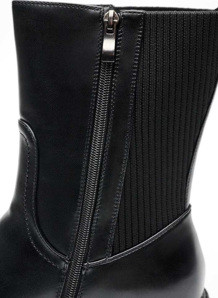 Chelsea boot with a chunky sole and ribbed panels, Black, Packshot image number 2