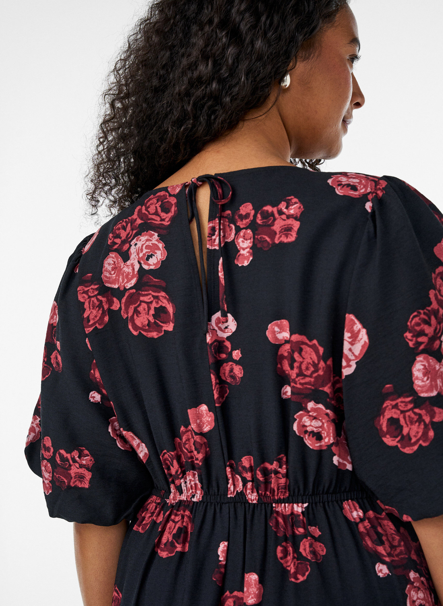 ZizzifashionMidi dress with rose print and short balloon sleeves, Black, Model image number 2