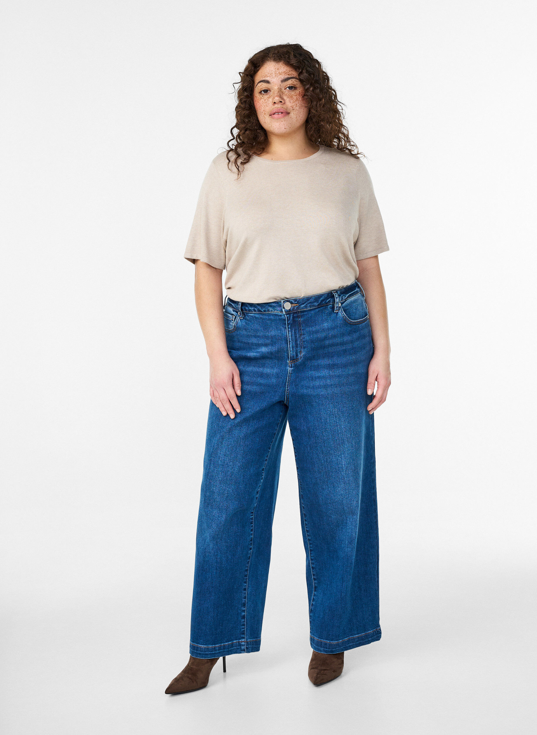 Zizzifashion Kiana jeans with a straight fit and high waist, Blue, Model image number 0