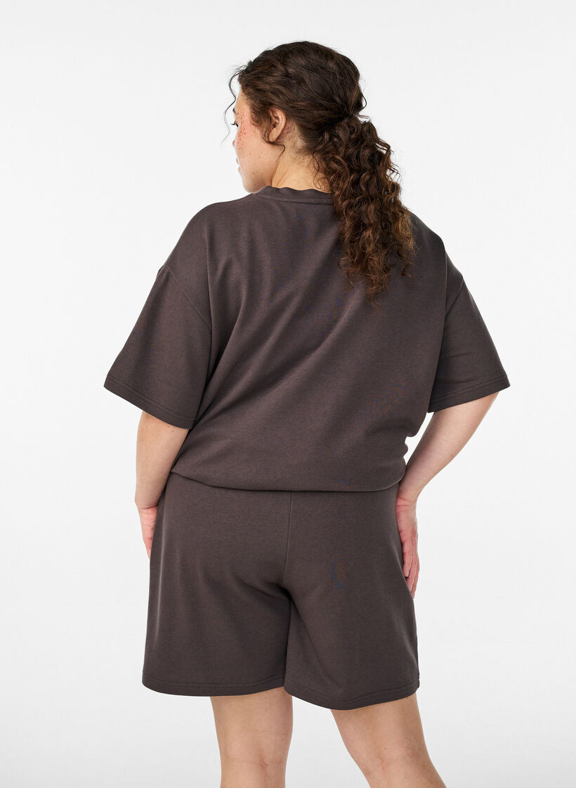 High-waisted sweatshorts with pockets, Brown, Model image number 2