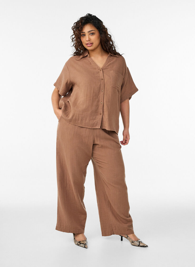 Cotton muslin blouse with short sleeves, Brown, Model