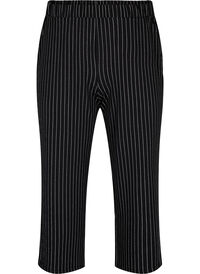 Loose trousers with 7/8 length
