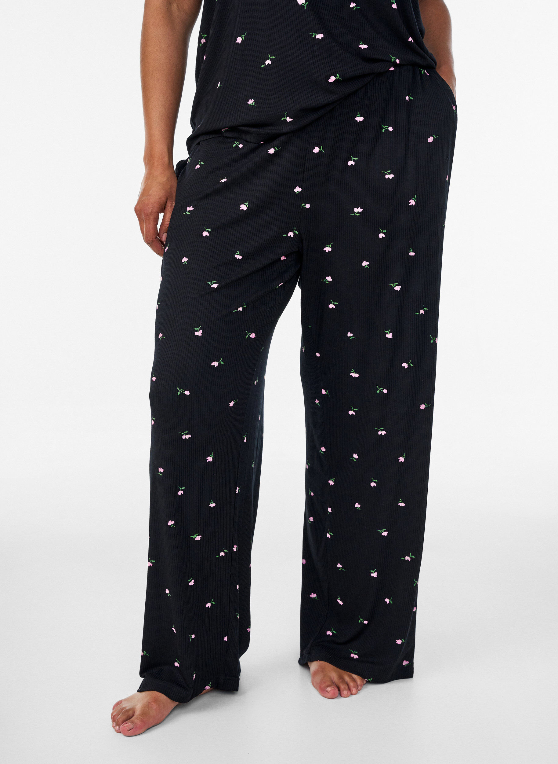 ZizzifashionPyjama bottoms with ribbed texture and floral print, Black, Model image number 3