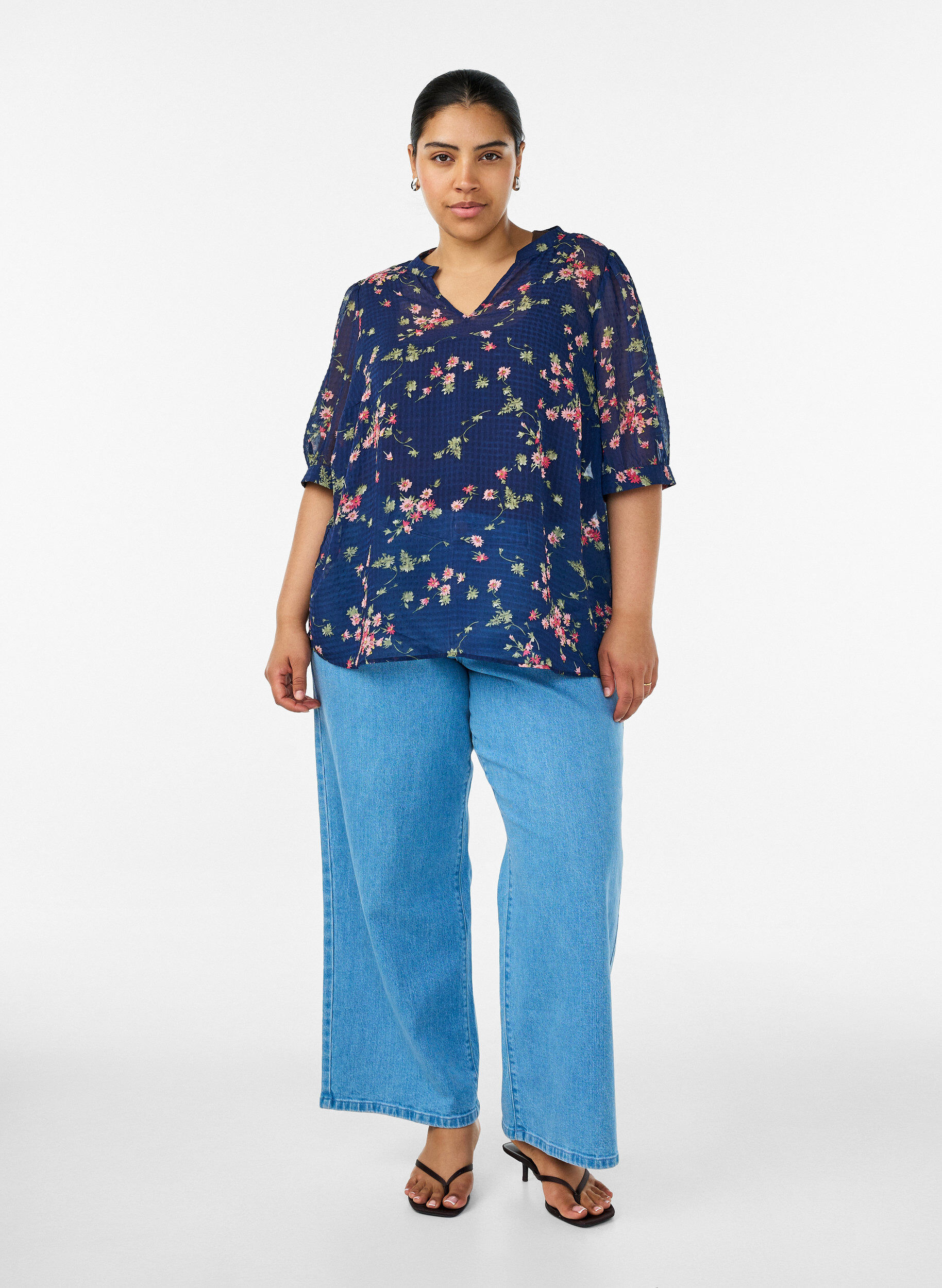 ZizzifashionBlouse with floral print and V-neck, Blue, Model image number 1