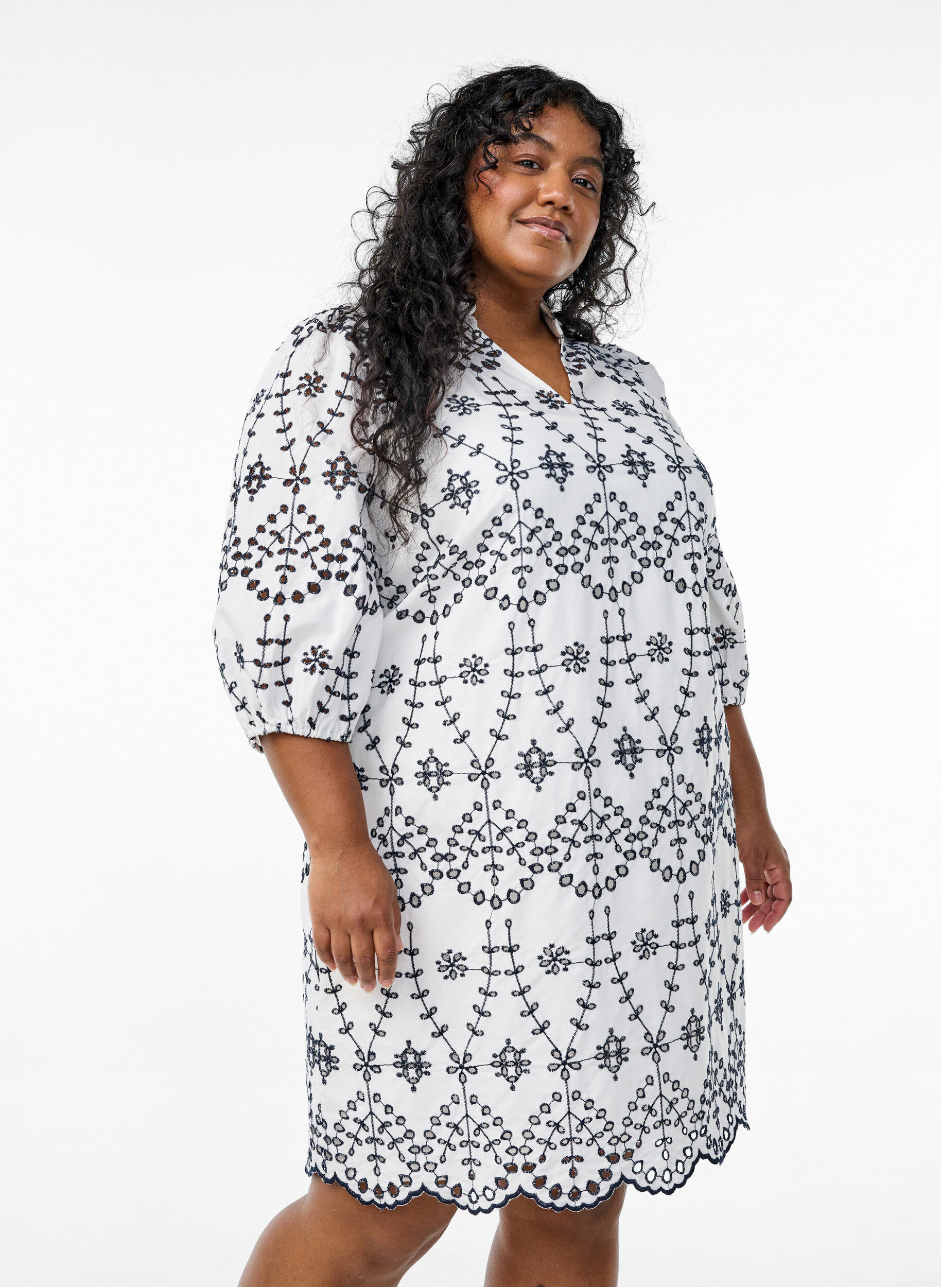 Zizzifashion Dress with contrasting broderie anglaise, White w. Navy Blazer, Model image number 0