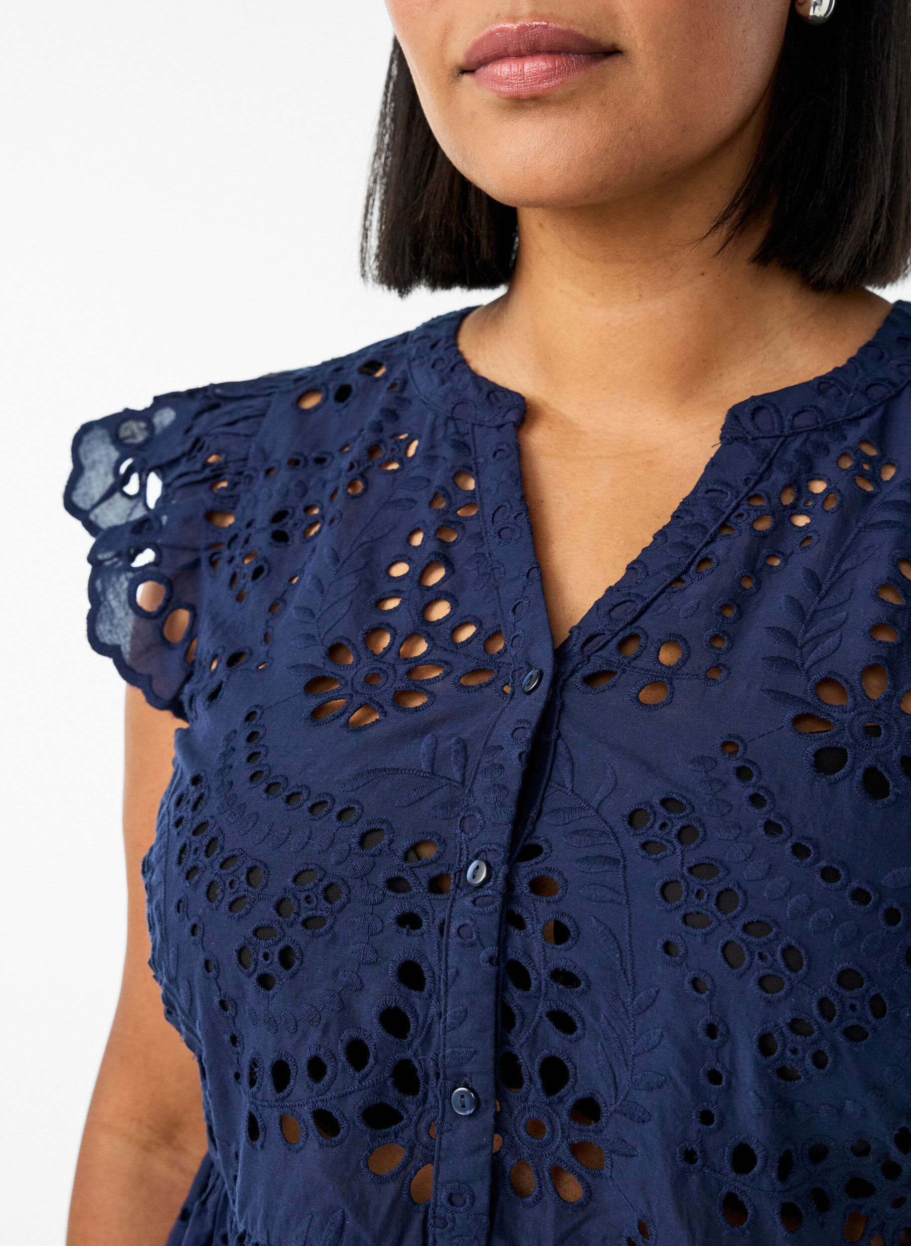 Zizzifashion Sleeveless broderie anglaise blouse with ruffles, Blue, Model image number 3