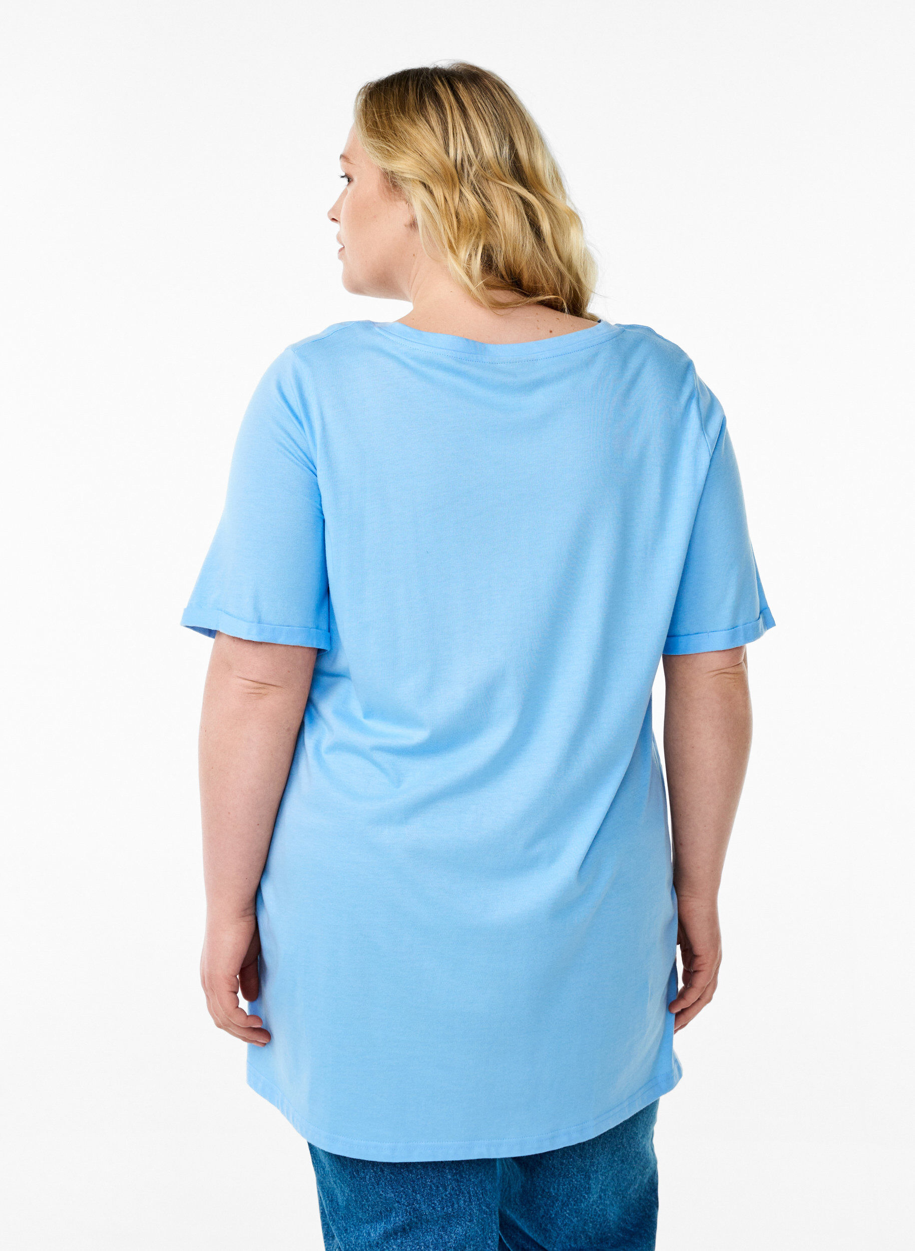Zizzifashion Single colour oversized t-shirt with v-neck, Light Blue, Model image number 2