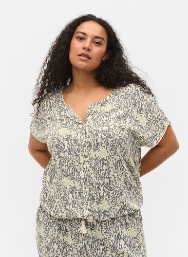 Printed short-sleeved viscose blouse, Balsam Green AOP, Model image number 0
